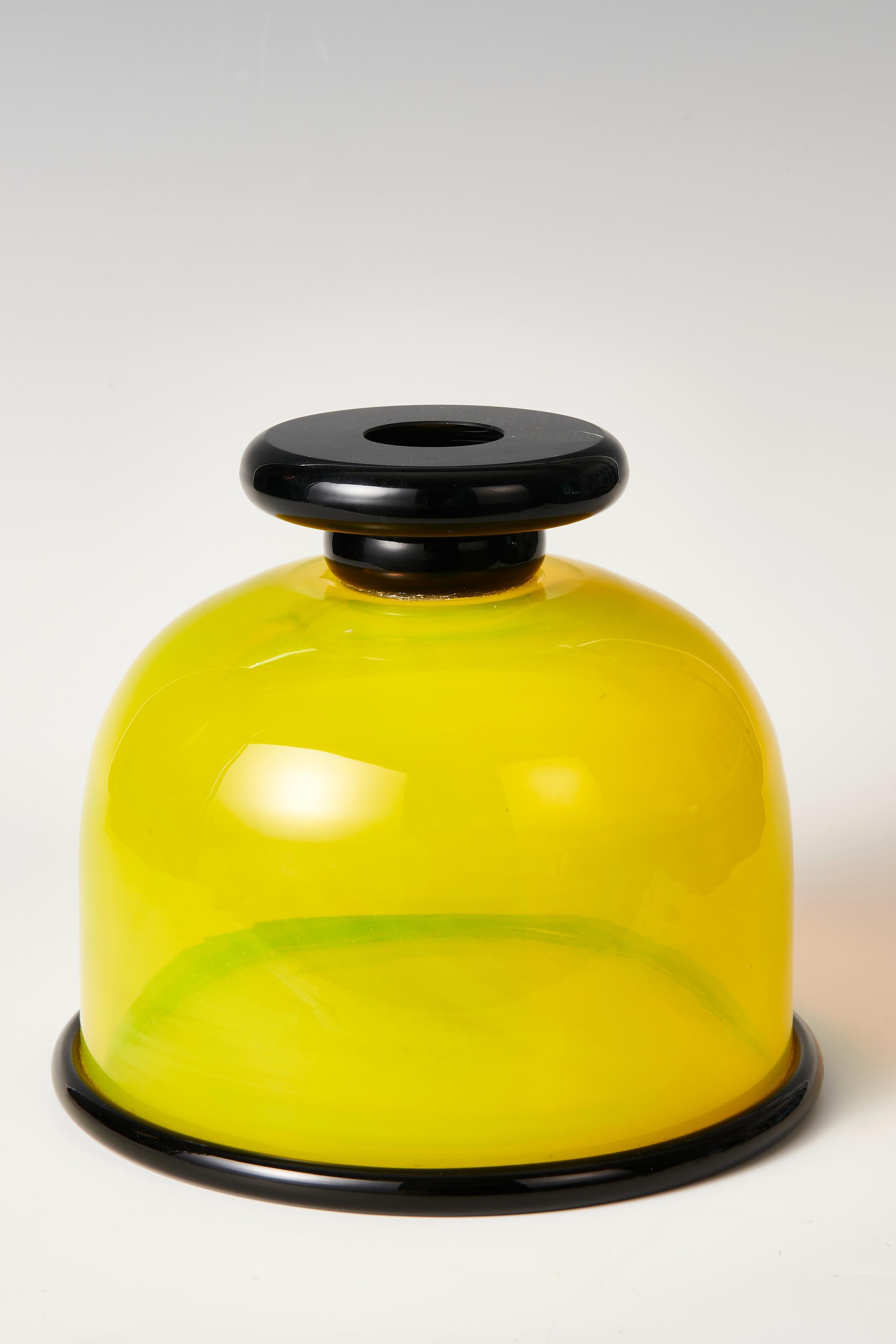 Quest'opera è la numero 208 dell'edizione di 250 esemplari. Firma incisa sul lato inferiore: [E. Sottsass 202/250 Vistosi].

Condizioni eccellenti.

letteratura: Vetreria Sottsass, Barovier, Bischofberger e Carboni, pp. 14, 152