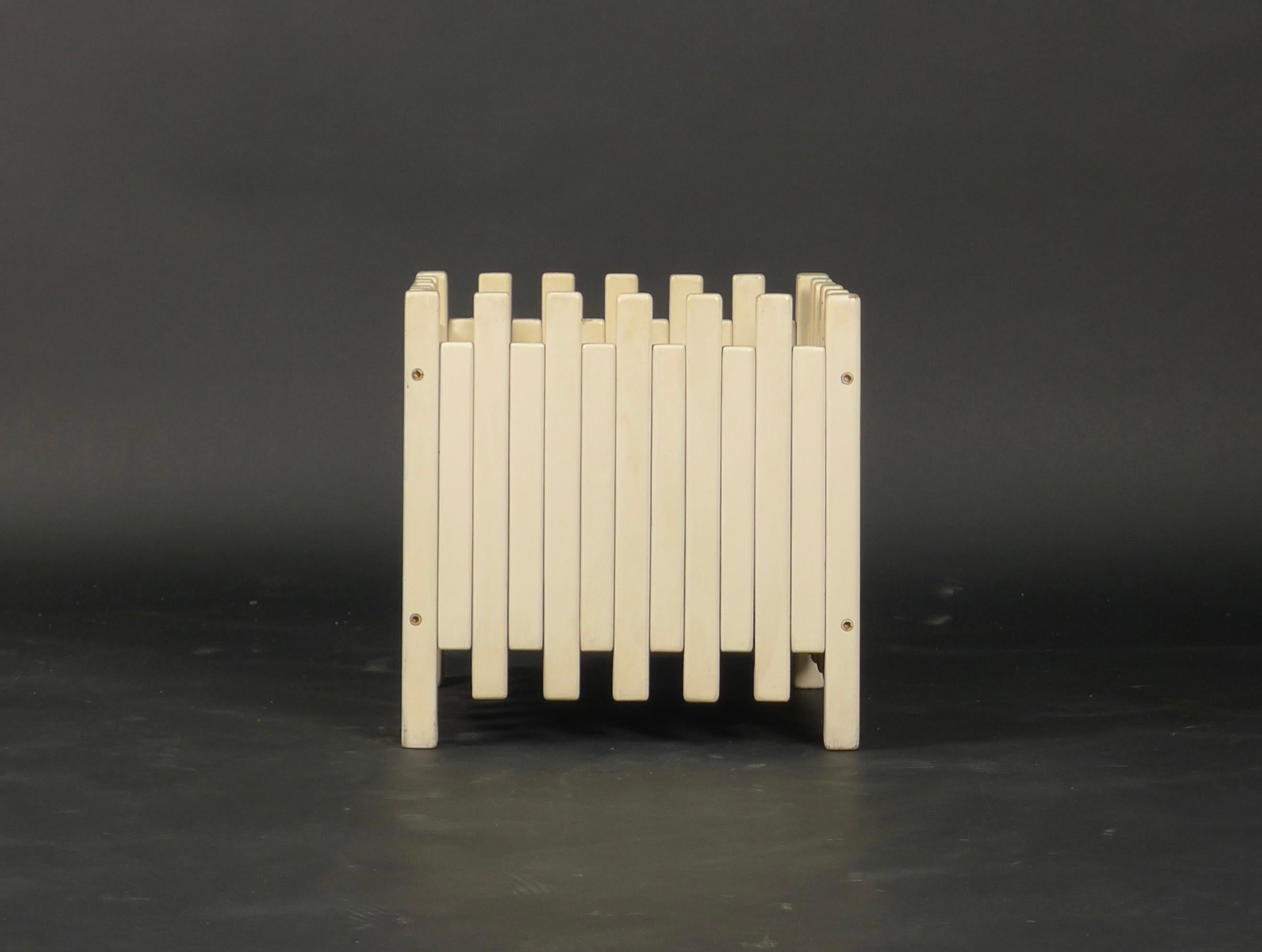 Designed by Ettore Sottsass in 1961 and manufactured by Poltronova, this white painted wooden planter has an internal metal tray to catch excess water from the plant pot. 

Condition good. No labels.

35.5cm square.