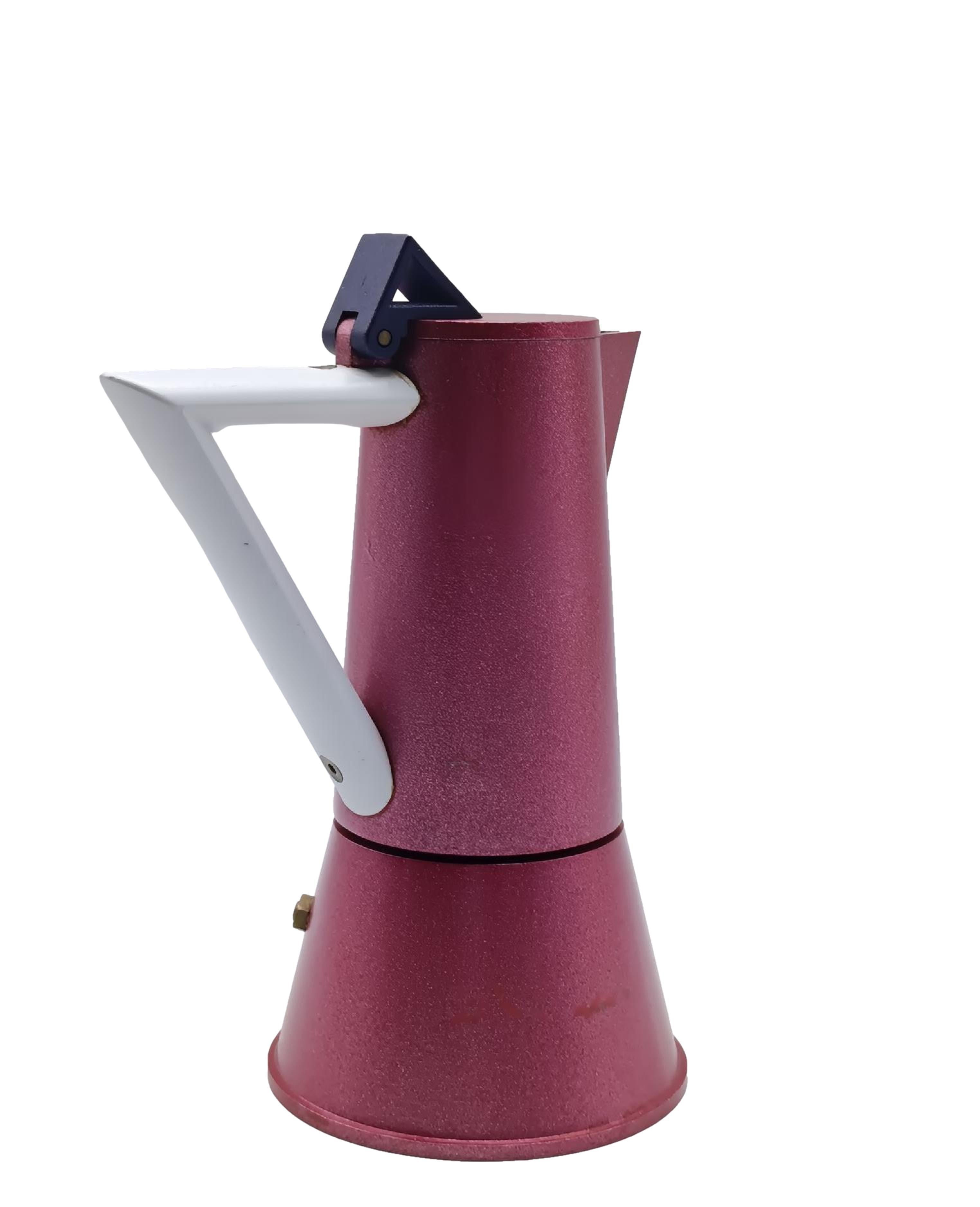Cafetera serie 'Accademia' de Ettore Sottsass para Lagostina, década de 1980. Pequeñas señales de uso, junta, embudo, microfiltro y reductor para taza 3/1 perfectos, pequeñas raspaduras, marcas de cal en el cuerpo de la cafetera, artículo auténtico