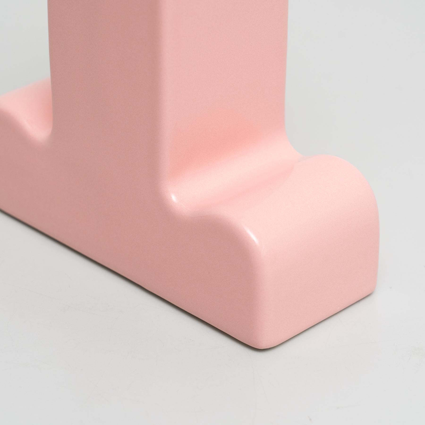 Vaso di fiori Shiva in ceramica rosa di Ettore Sottsass in vendita 4