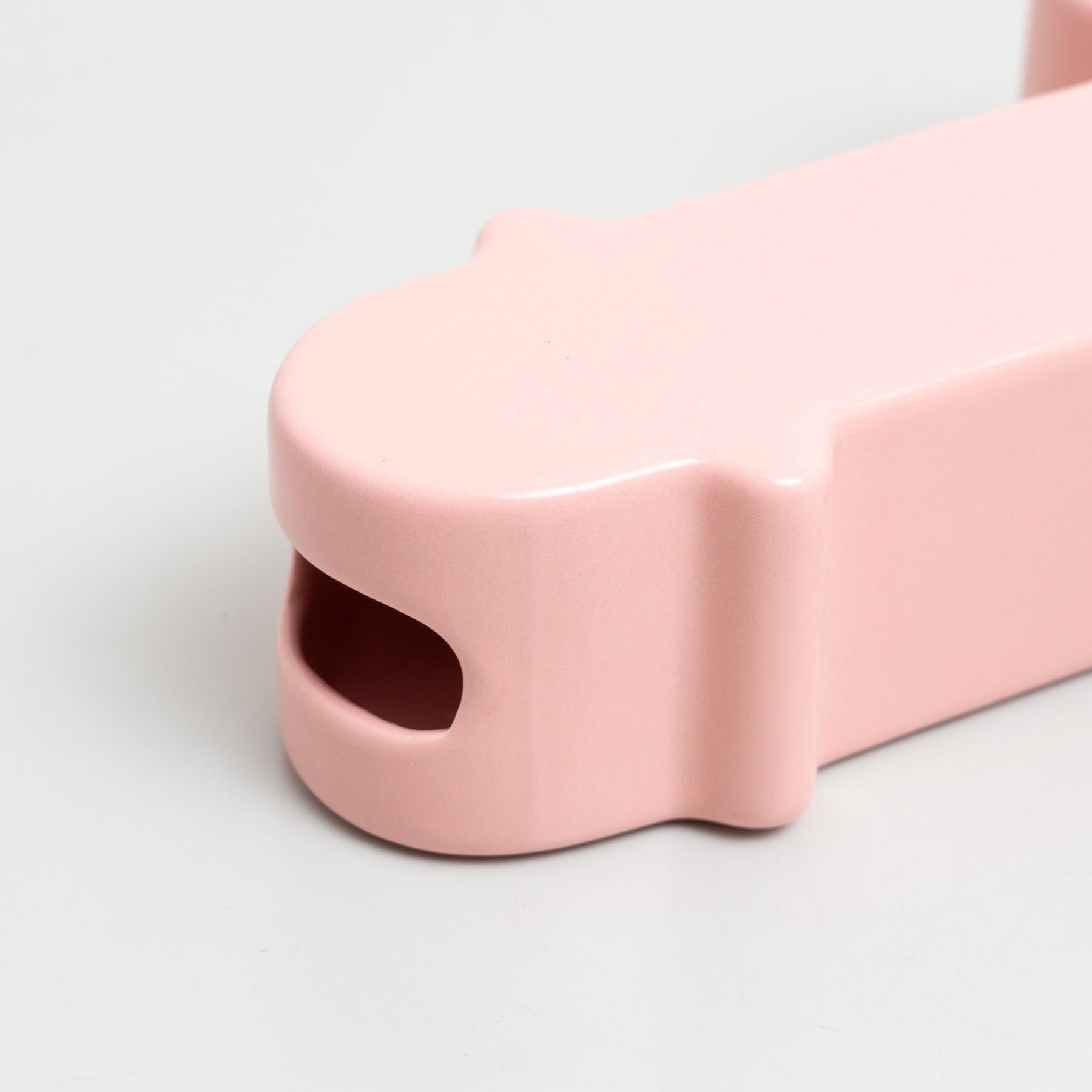 Vaso di fiori Shiva in ceramica rosa di Ettore Sottsass in vendita 2