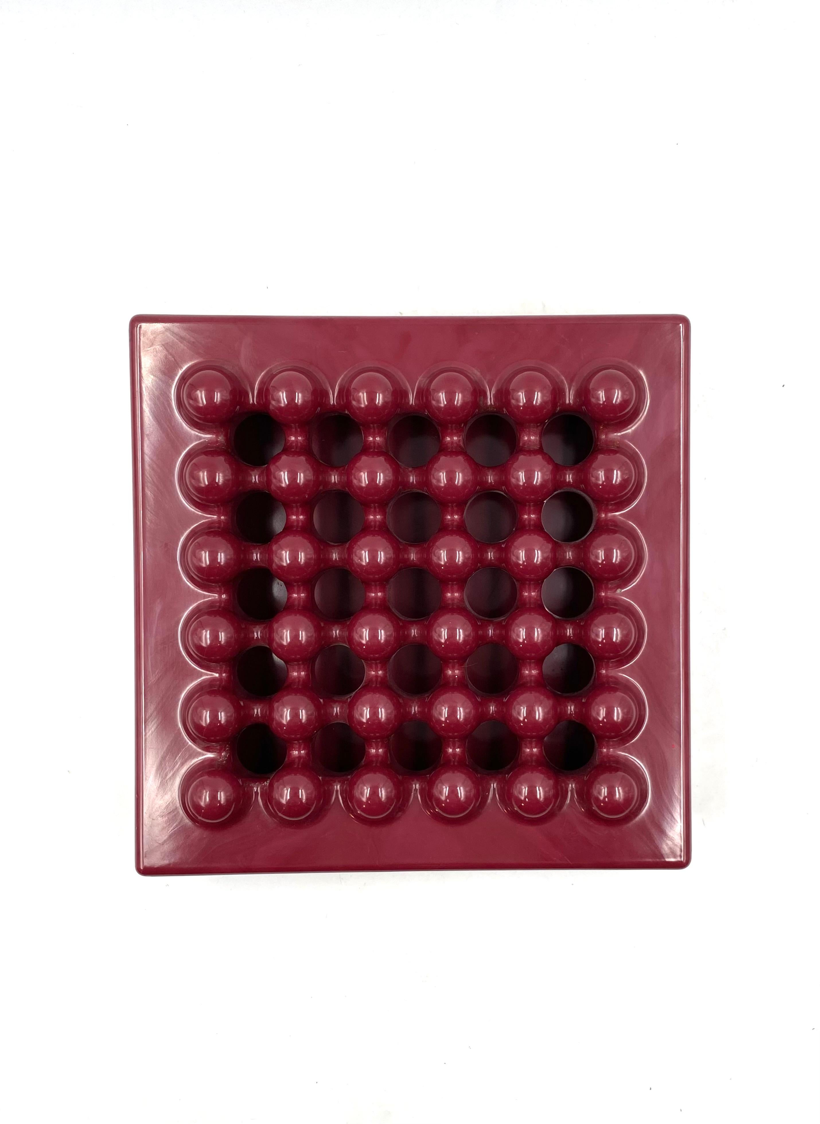 Plastique Ettore Sottsass, grand cendrier rouge, Olivetti Synthesis, série Sistema 45, 1971
