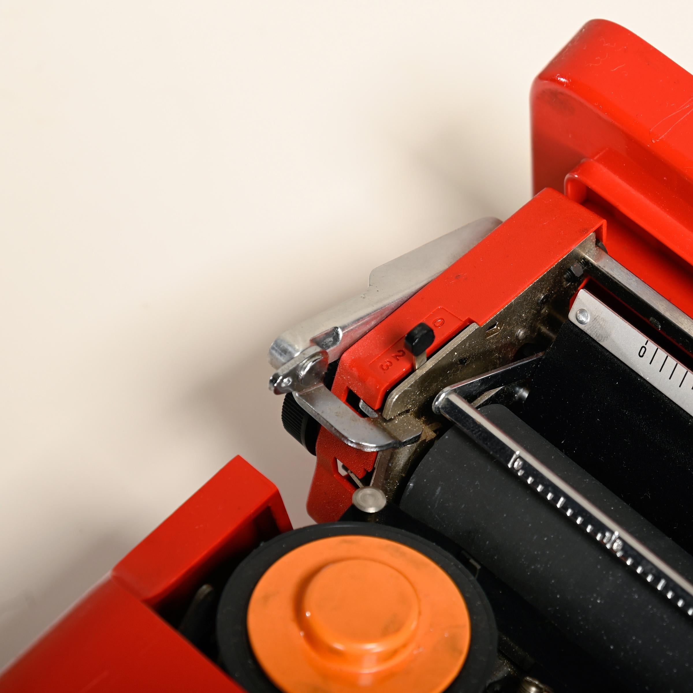 Ettore Sottsass red Valentine Typewriter for Olivetti, Italy 2