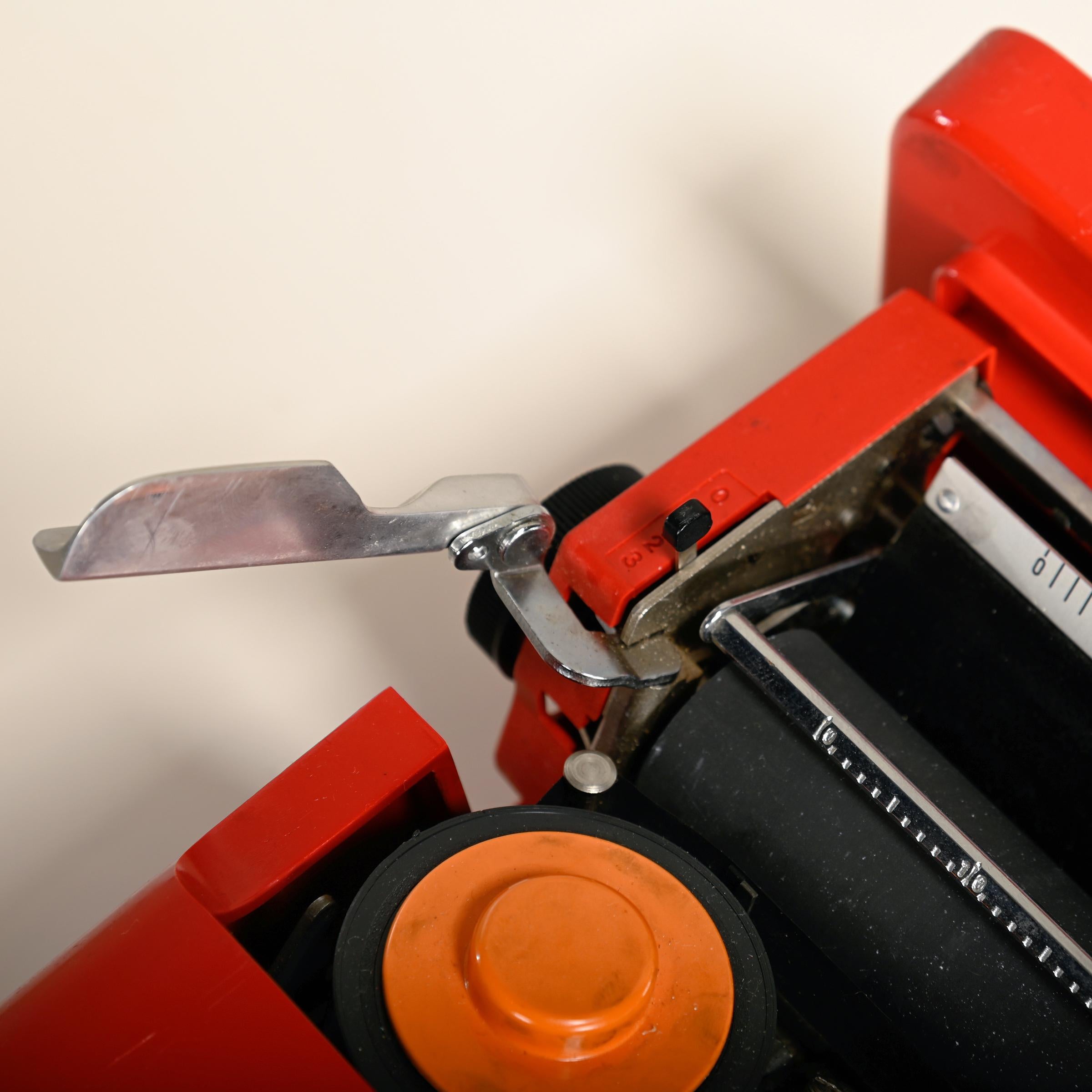 Ettore Sottsass red Valentine Typewriter for Olivetti, Italy 2