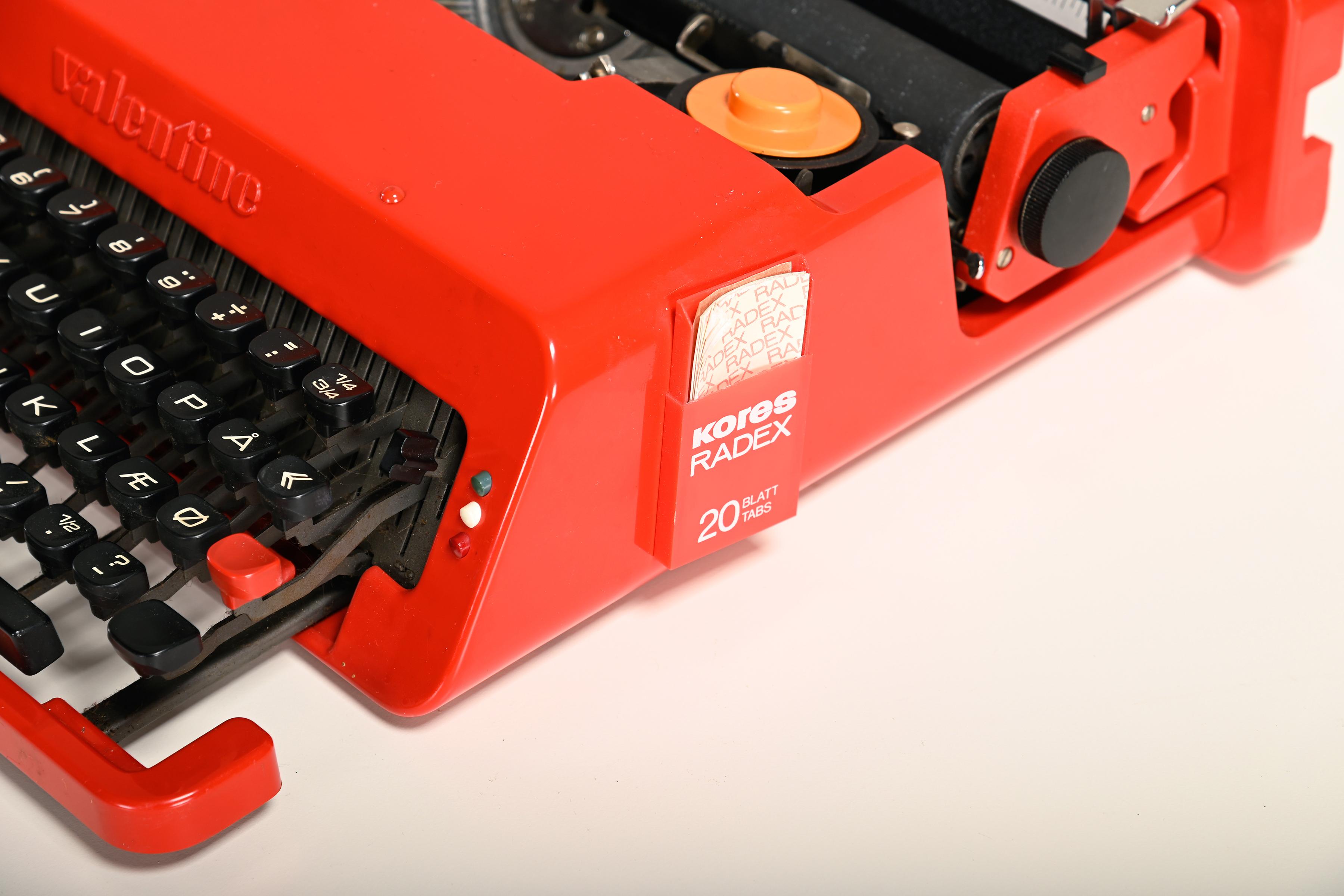 Metal Ettore Sottsass red Valentine Typewriter for Olivetti, Italy