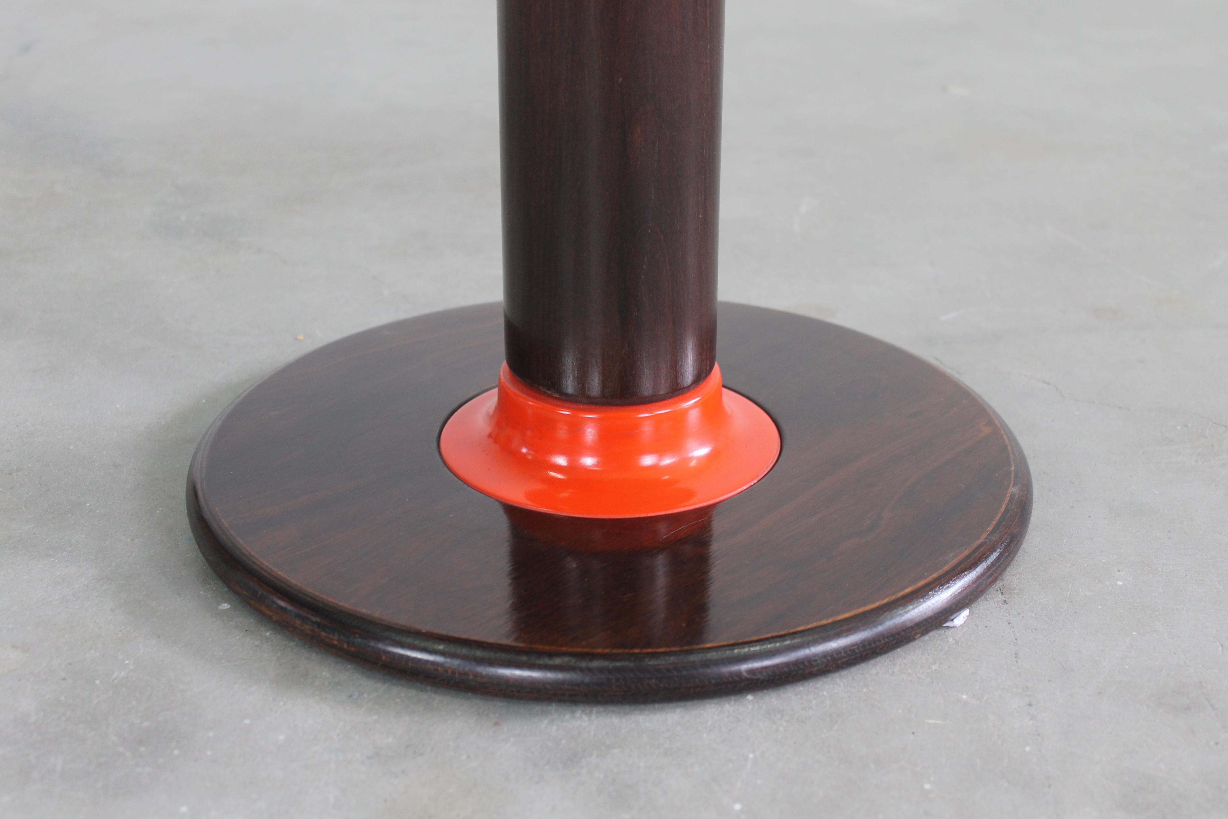 Laccato Ettore Sottsass Rocchettone Tavolino rotondo in legno di noce di Poltronova 1960s in vendita