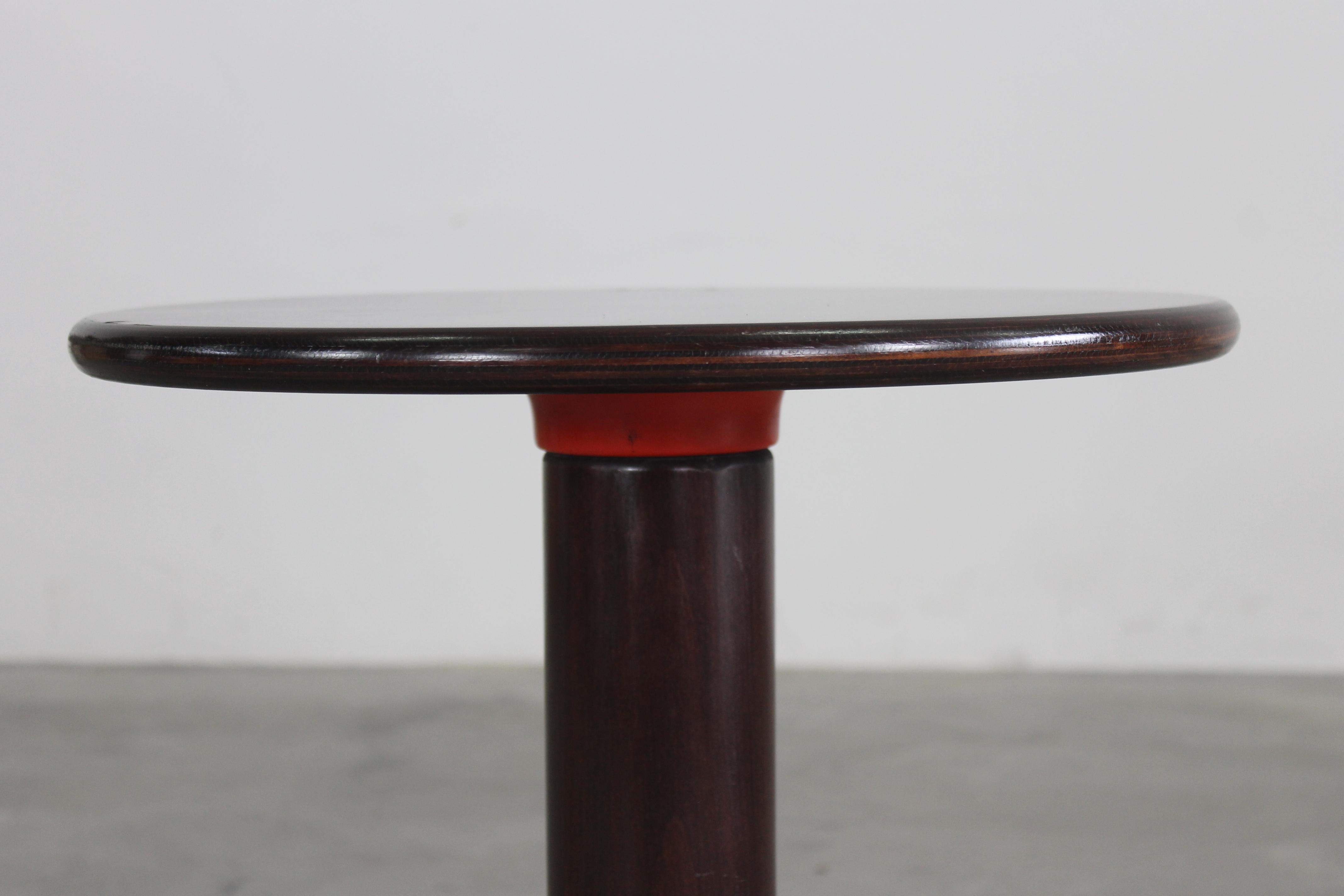 Ettore Sottsass Rocchettone Tavolino rotondo in legno di noce di Poltronova 1960s In condizioni ottime in vendita a Montecatini Terme, IT