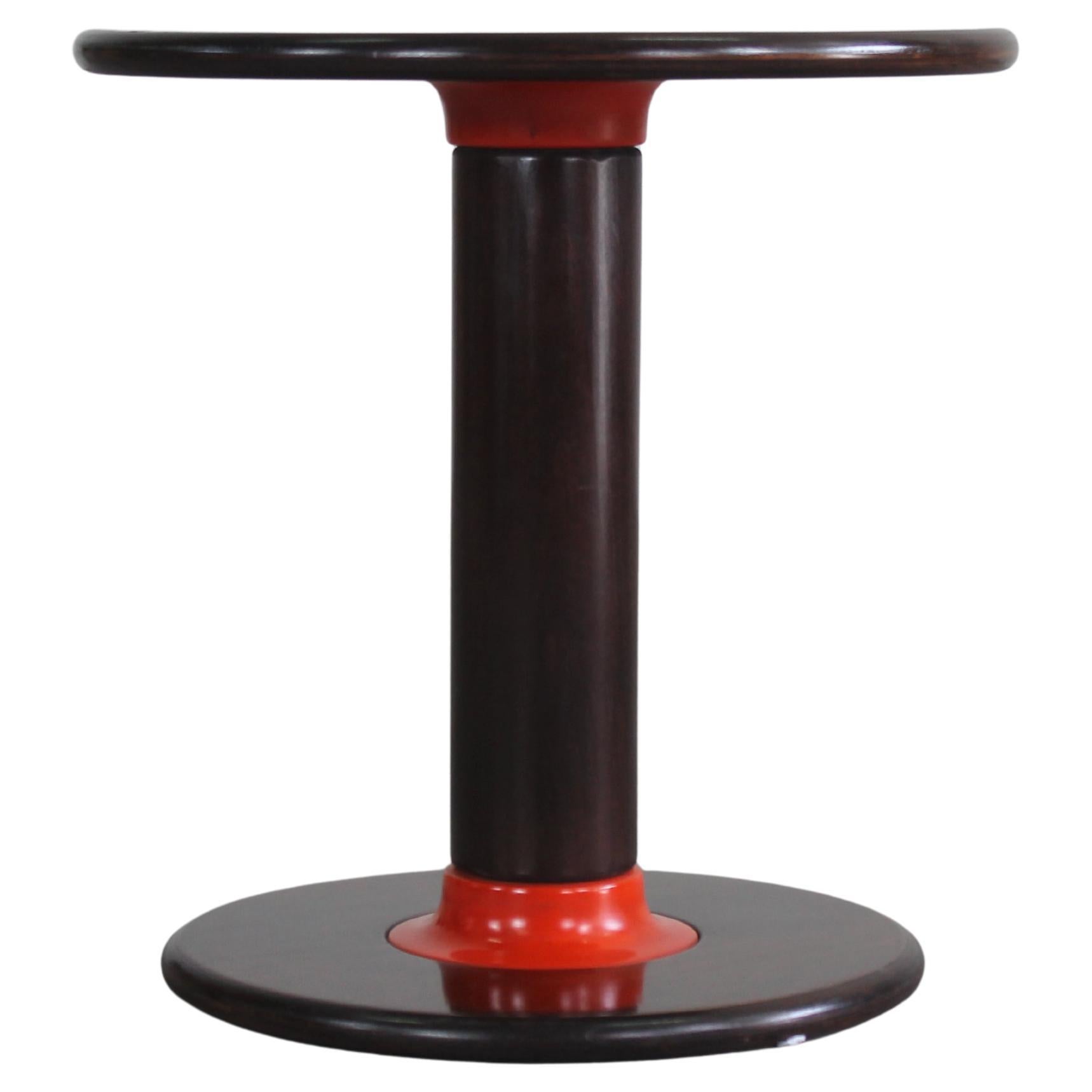 Ettore Sottsass Rocchettone Tavolino rotondo in legno di noce di Poltronova 1960s