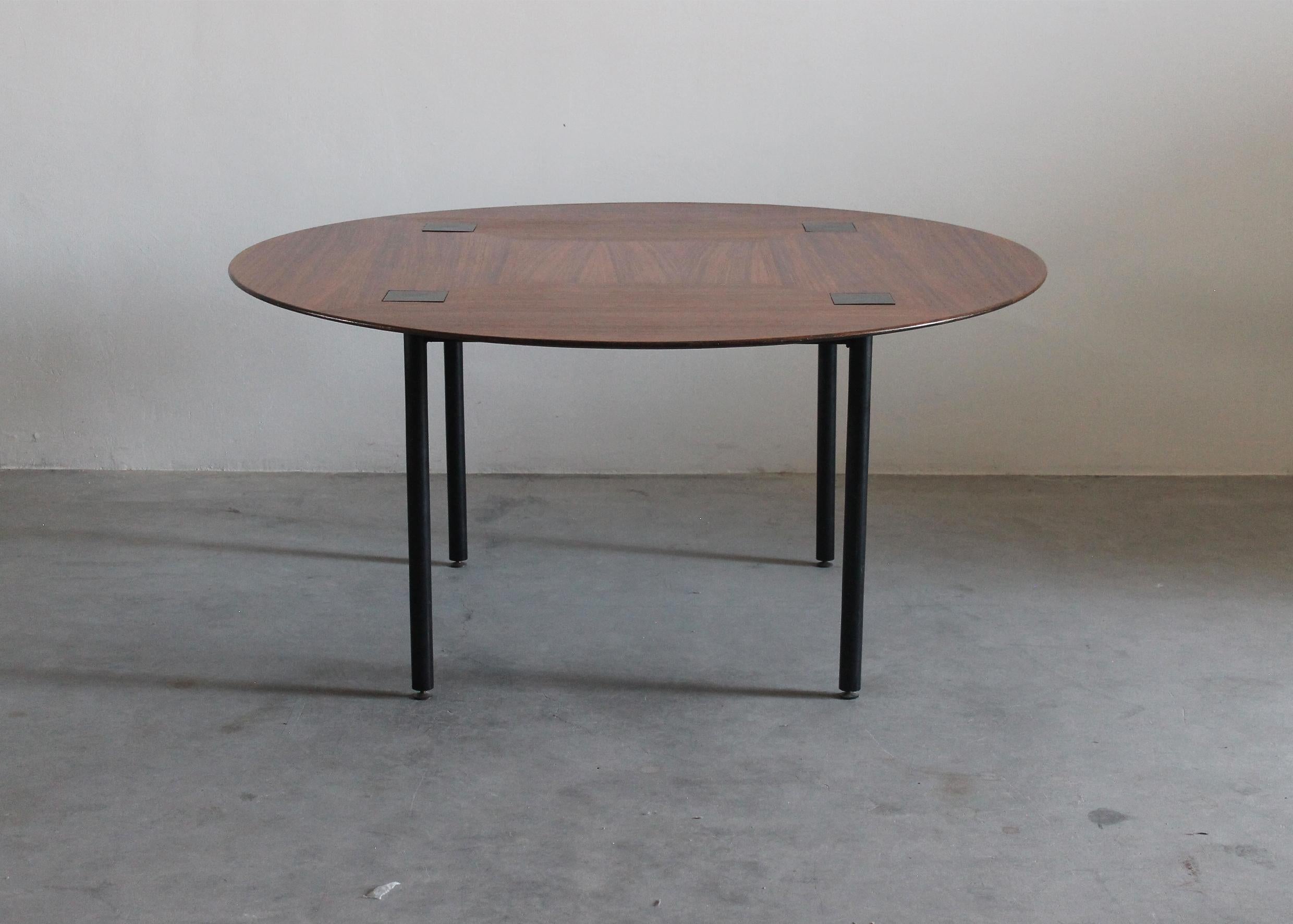 Mid-Century Modern Ettore Sottsass T72 Round Table in Wood and Brass by Poltronova 1950s For Sale