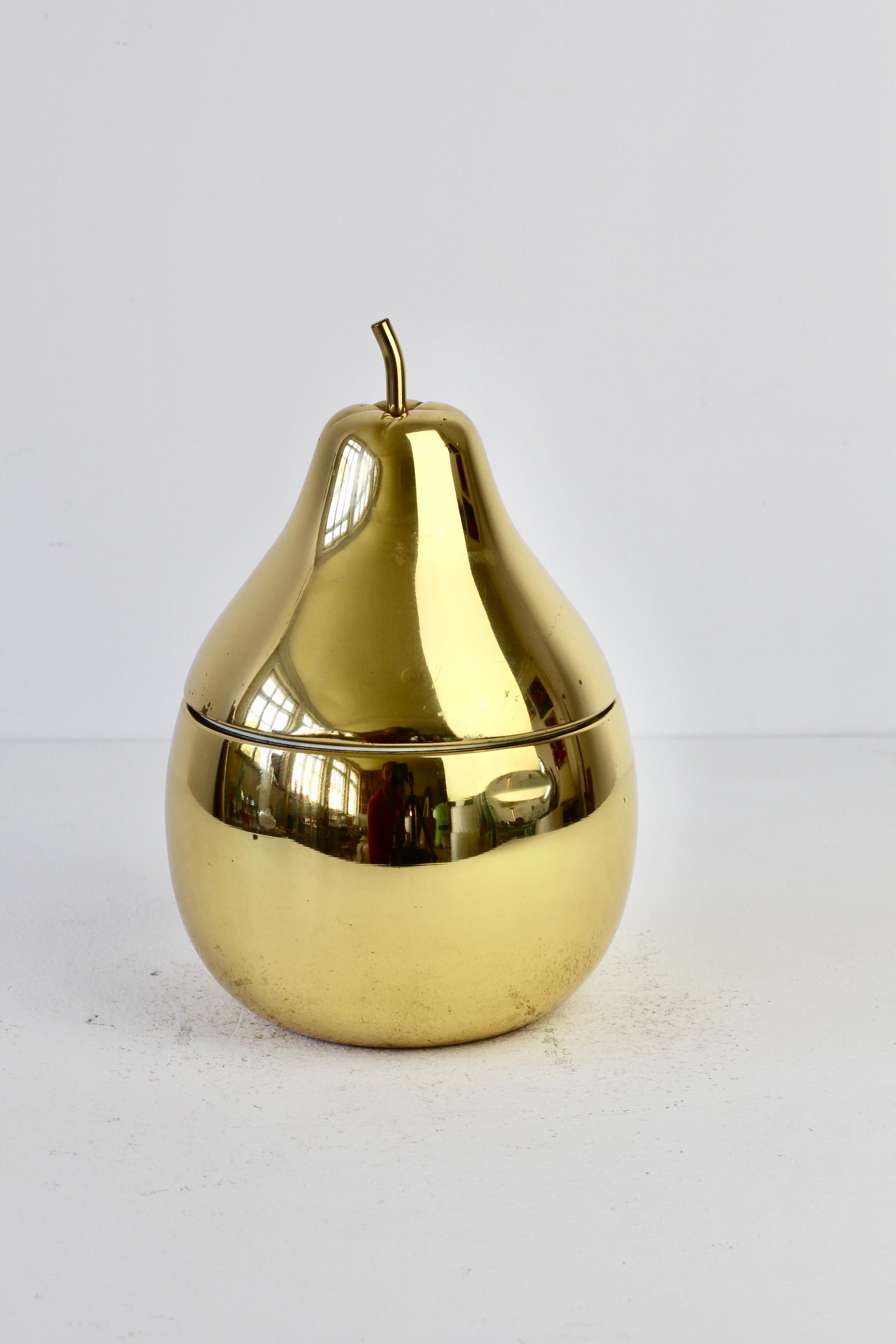Vintage Mid-Century polished brass and. Plastic ice bucket, box or ice cube holder made circa 1970s. This piece would look fantastic displayed on a brass and chrome Romeo Rega or Maison Jansen bar cart or drinks trolley. 

In the style of Ettore