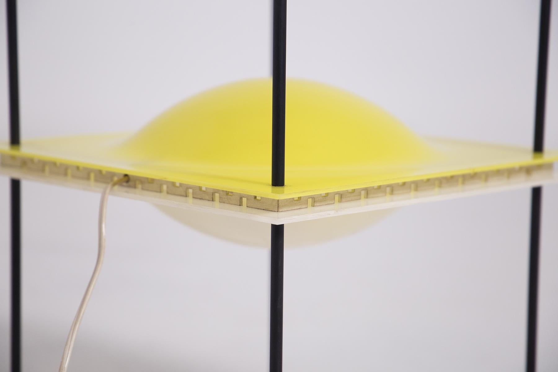 Ettore Sottsass Table Lamp Ufo for Arredoluce in Yellow and White Plexiglass In Good Condition In Milano, IT