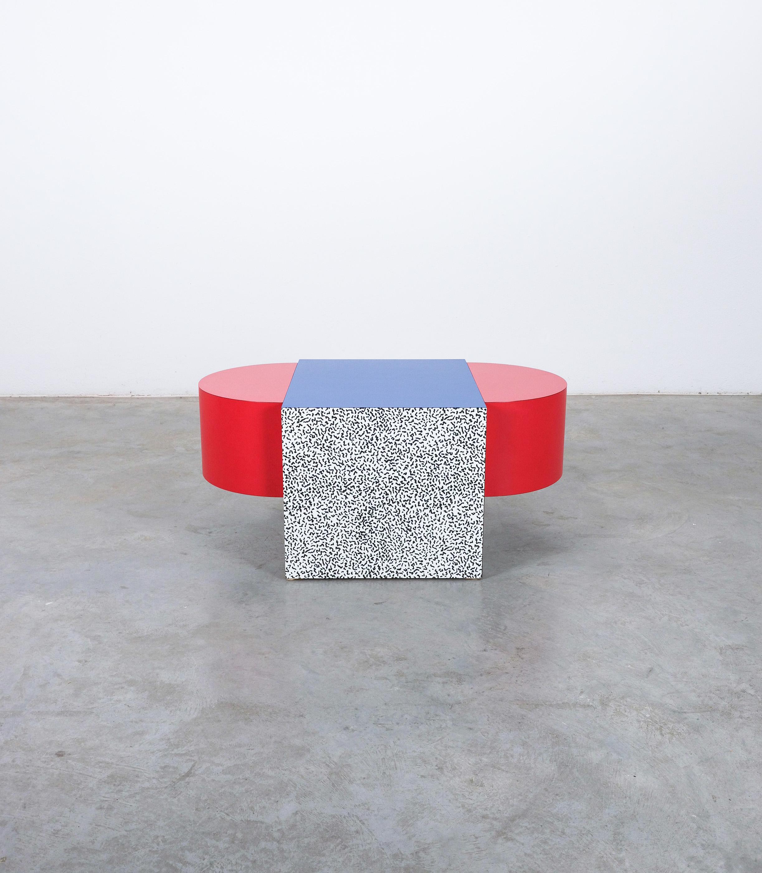 Ettore Sottsass Tony Tisch Postmodernes Italien, um 1970 (Italienisch) im Angebot