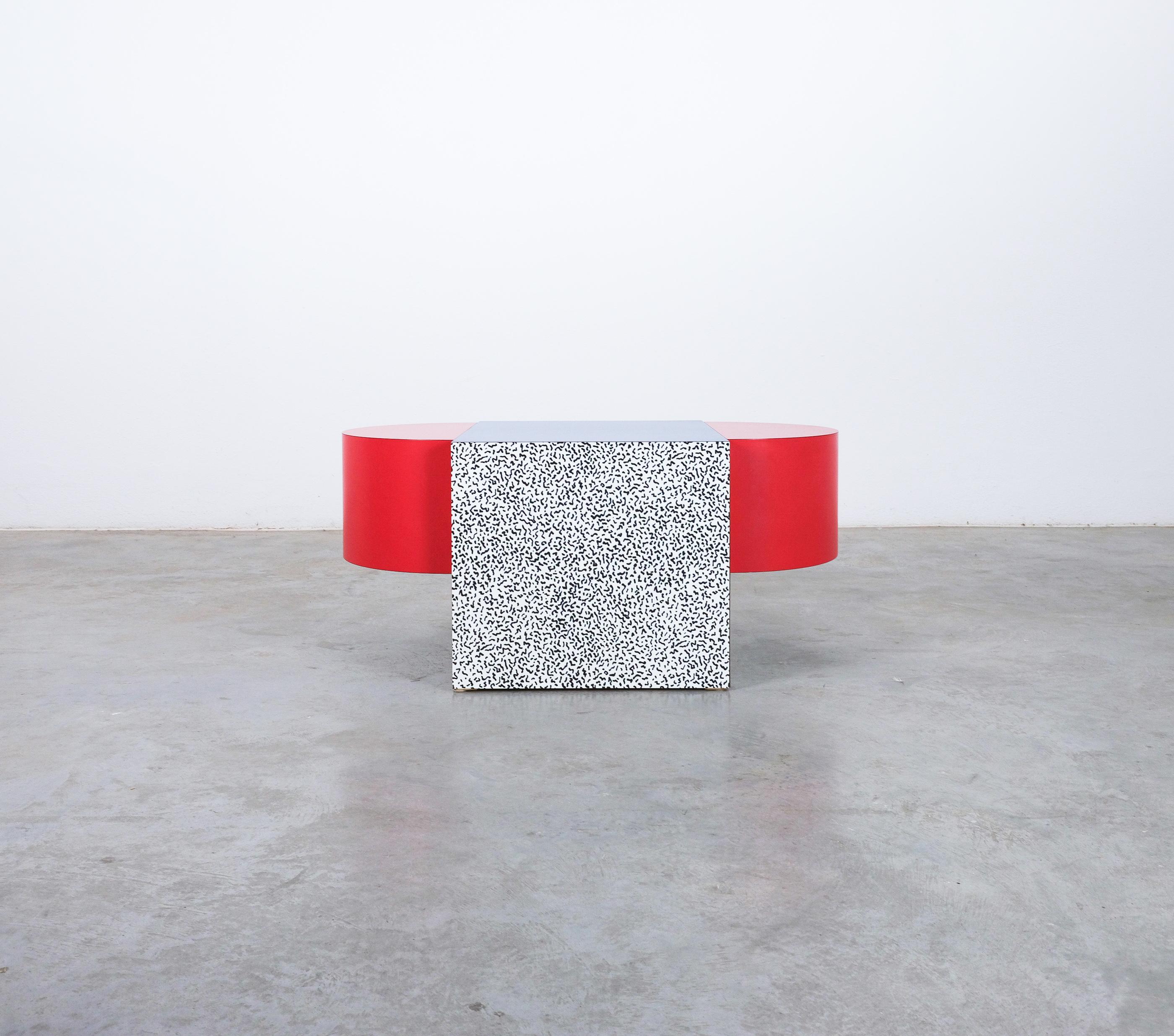 Ettore Sottsass Tony Tisch Postmodernes Italien, um 1970 im Zustand „Gut“ im Angebot in Vienna, AT
