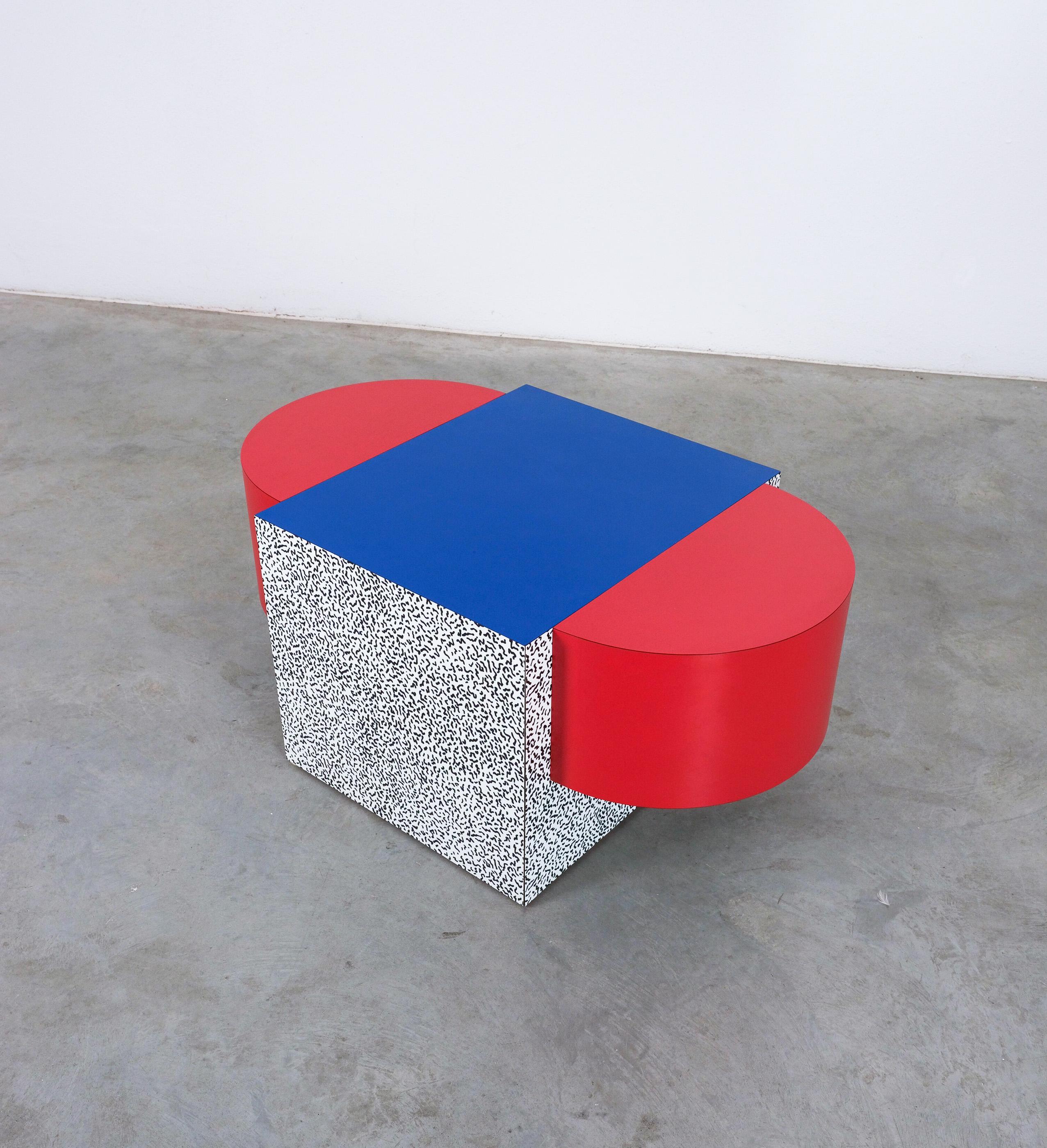 Ettore Sottsass Tony Tisch Postmodernes Italien, um 1970 (Ende des 20. Jahrhunderts) im Angebot