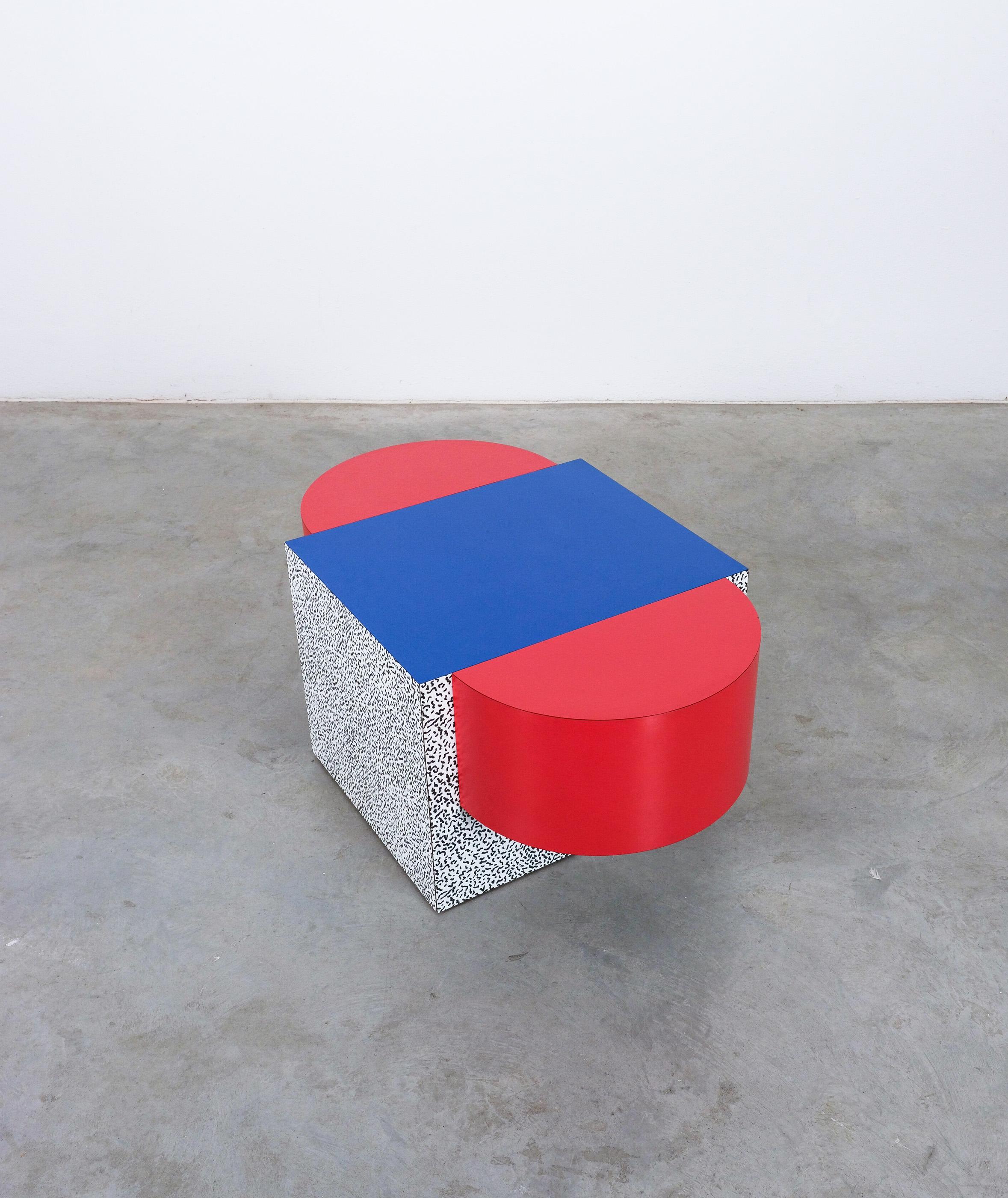 Ettore Sottsass Tony Tisch Postmodernes Italien, um 1970 (Kunststoff) im Angebot