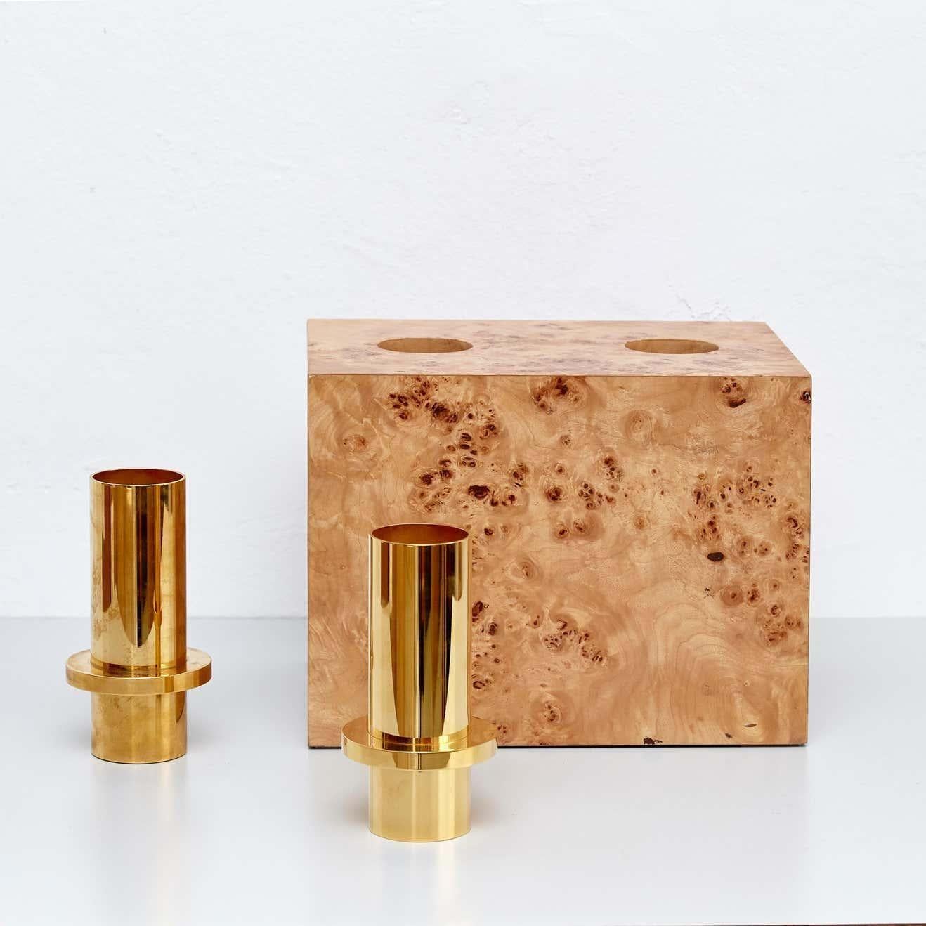 Ettore Sottsass Veintisiete maderas para un jarrón chino de flores artificiales A en venta 4