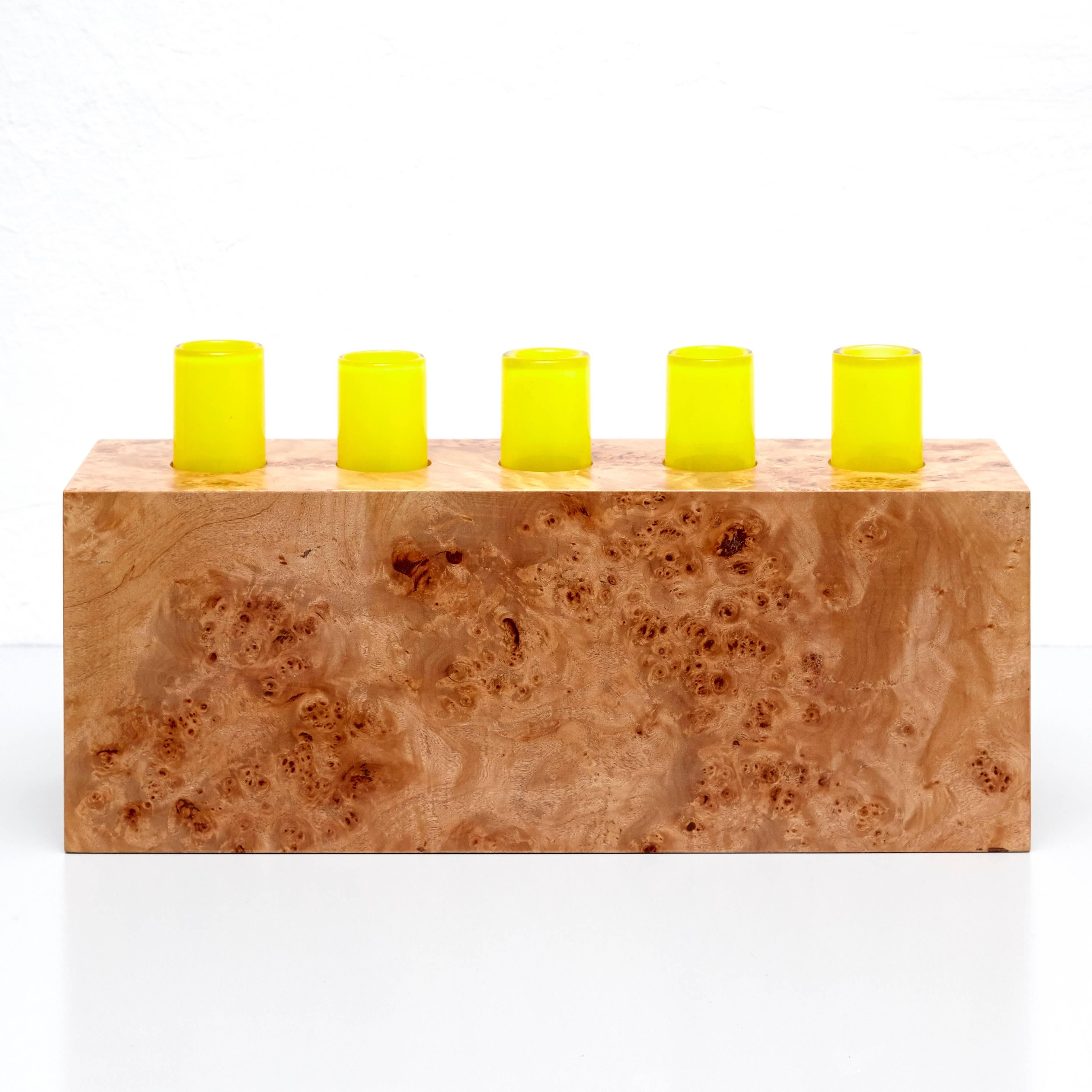 Twenty-seven woods for a Chinese Artificial Flower Vase Z by Ettore Sottsass,
edited by Design Gallery Milano, 1995.

Limited edition of 12 signed and numered pieces, number 4 / 12.
This piece has also been produced as a limited edition with a