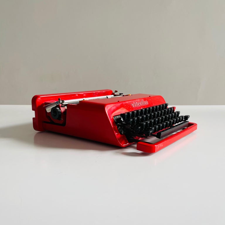 Ettore Sottsass Valentine Portable Typewriter for Olivetti, 1968 For Sale 1