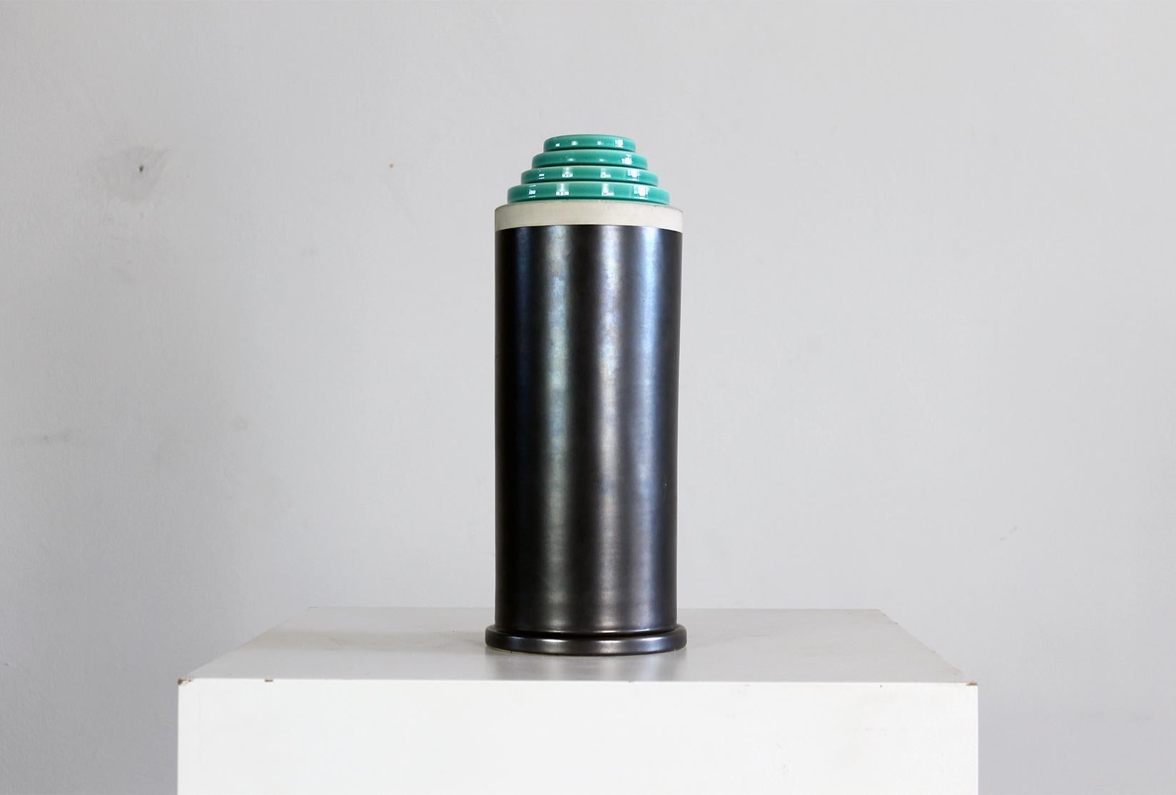 Ettore Sottsass Vase aus der Stepped Series in emaillierter Keramik von Bitossi, 1990er Jahre im Zustand „Gut“ im Angebot in Montecatini Terme, IT
