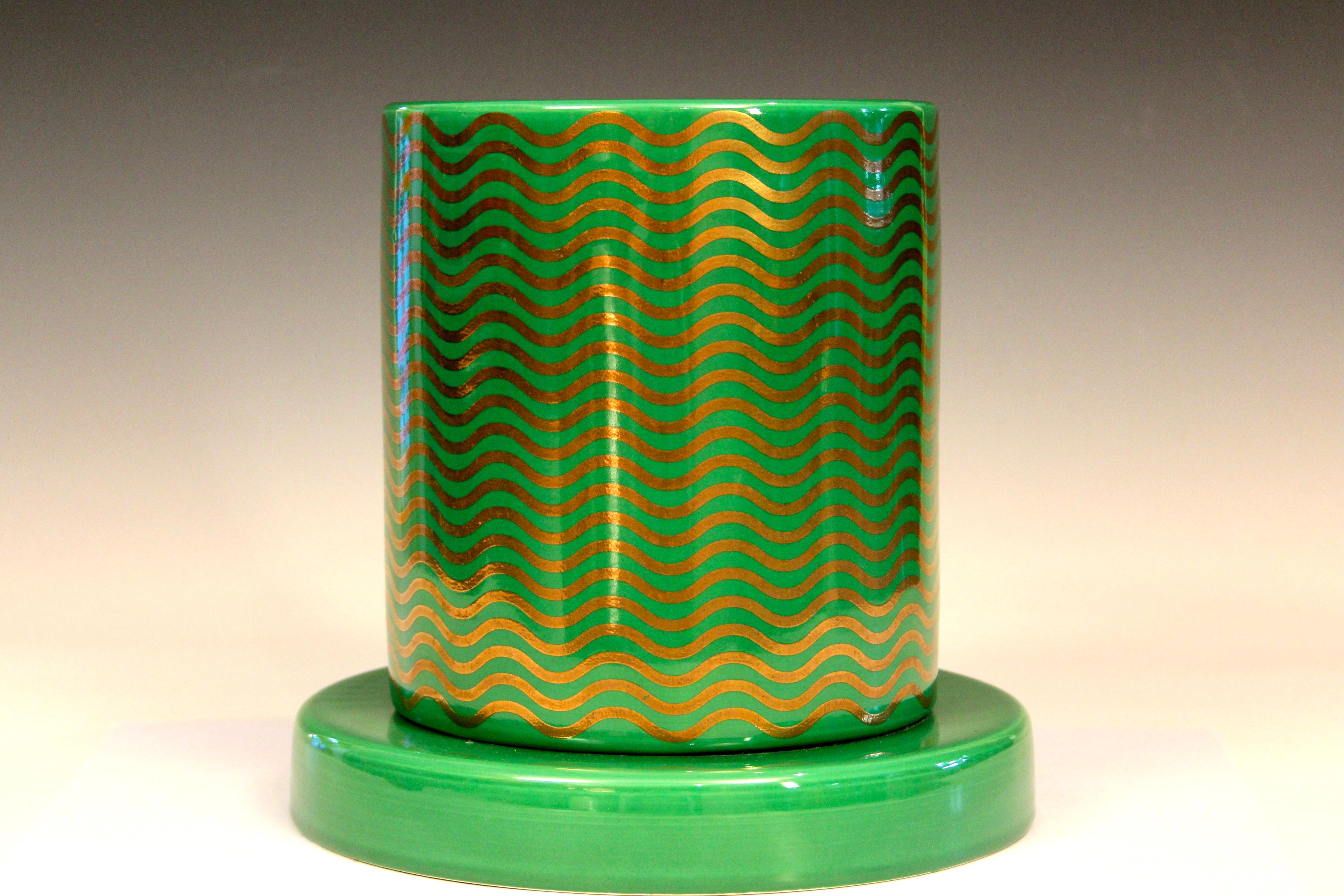 Ettore Sottsass Vase Mediterraneo Grün vergoldete Wellen Lavori in Corso Signiert datiert (Italienisch) im Angebot