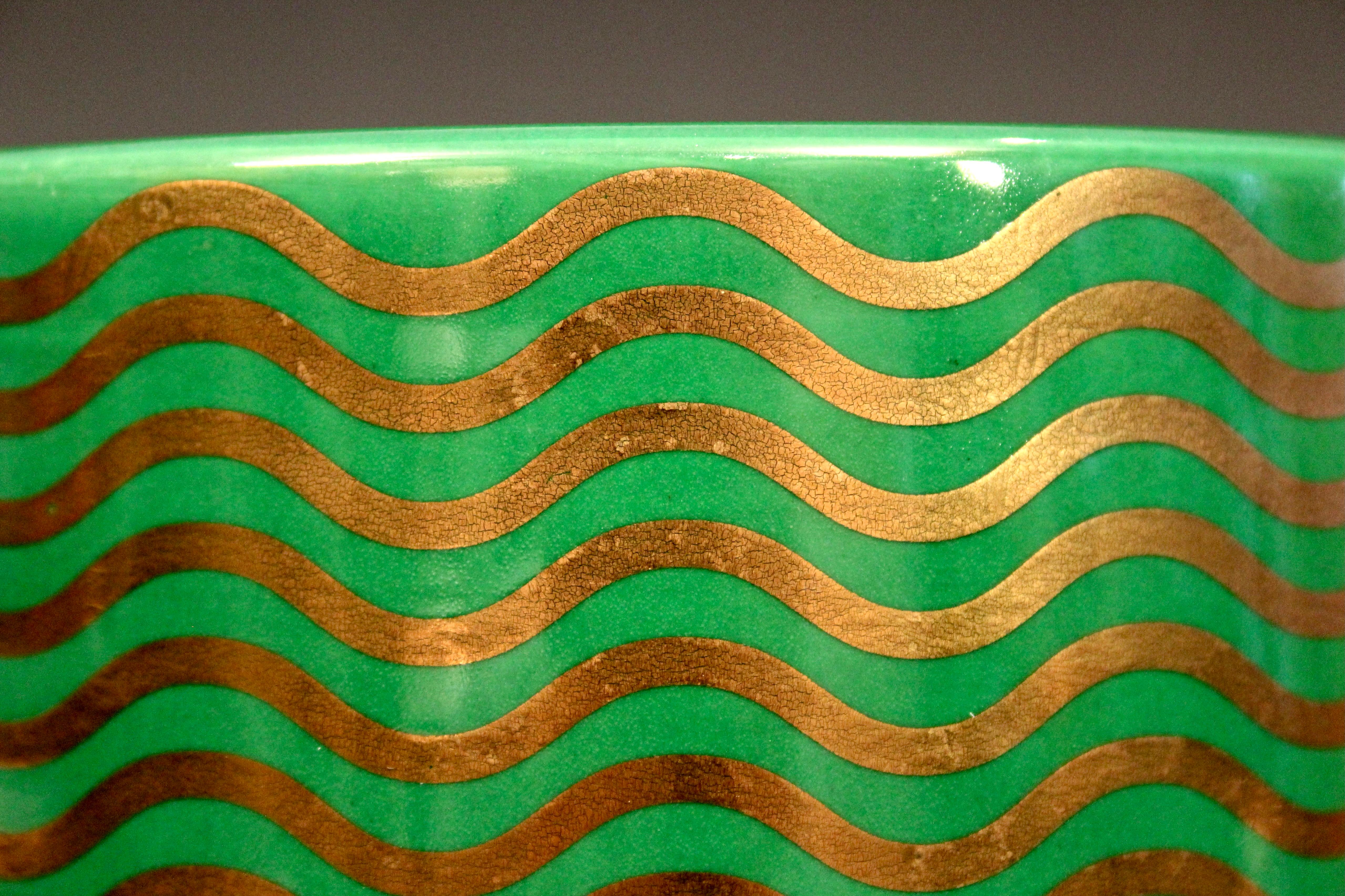 Ettore Sottsass Vase Mediterraneo Grün vergoldete Wellen Lavori in Corso Signiert datiert (Töpferwaren) im Angebot