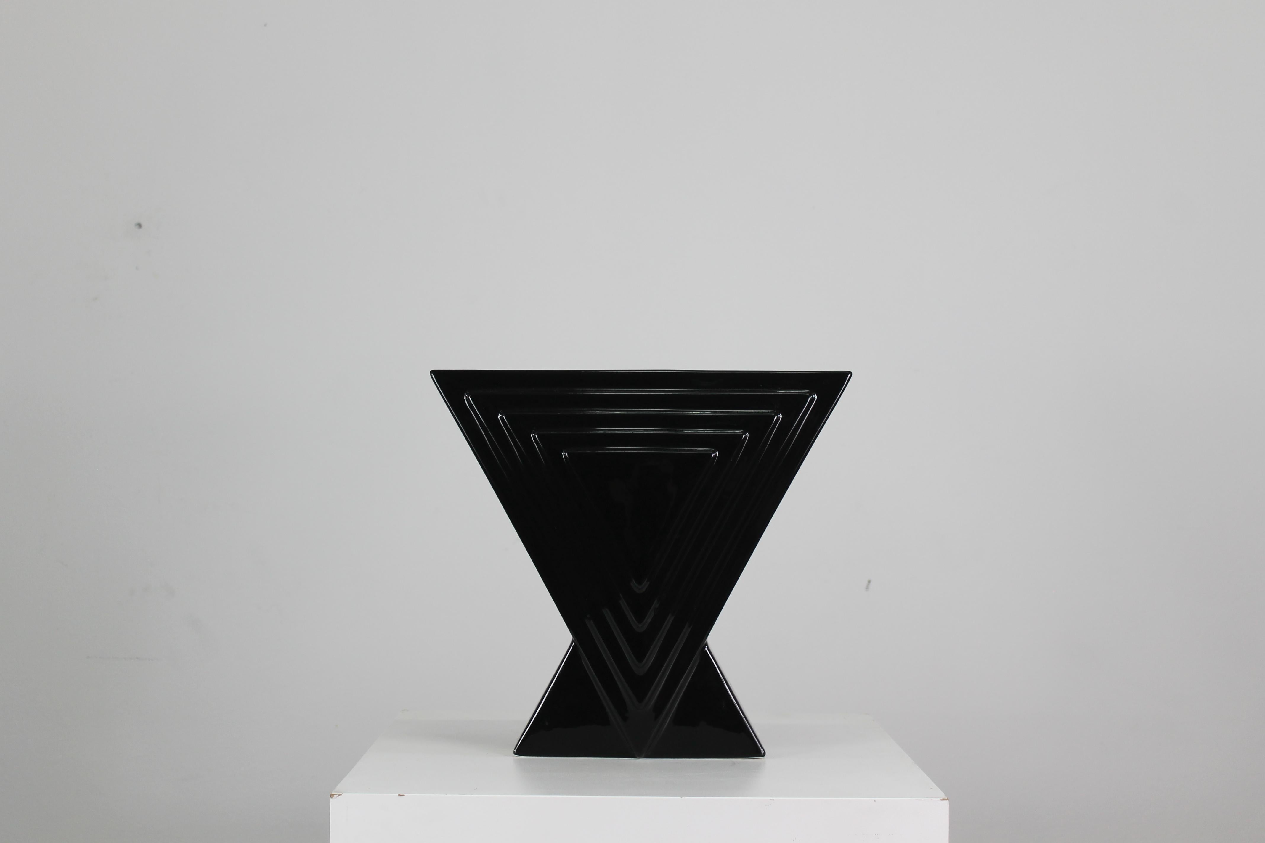 Smaltato Ettore Sottsass Y29 Vase in Black Enameled Ceramic Yantra Series Poltronova 70s in vendita