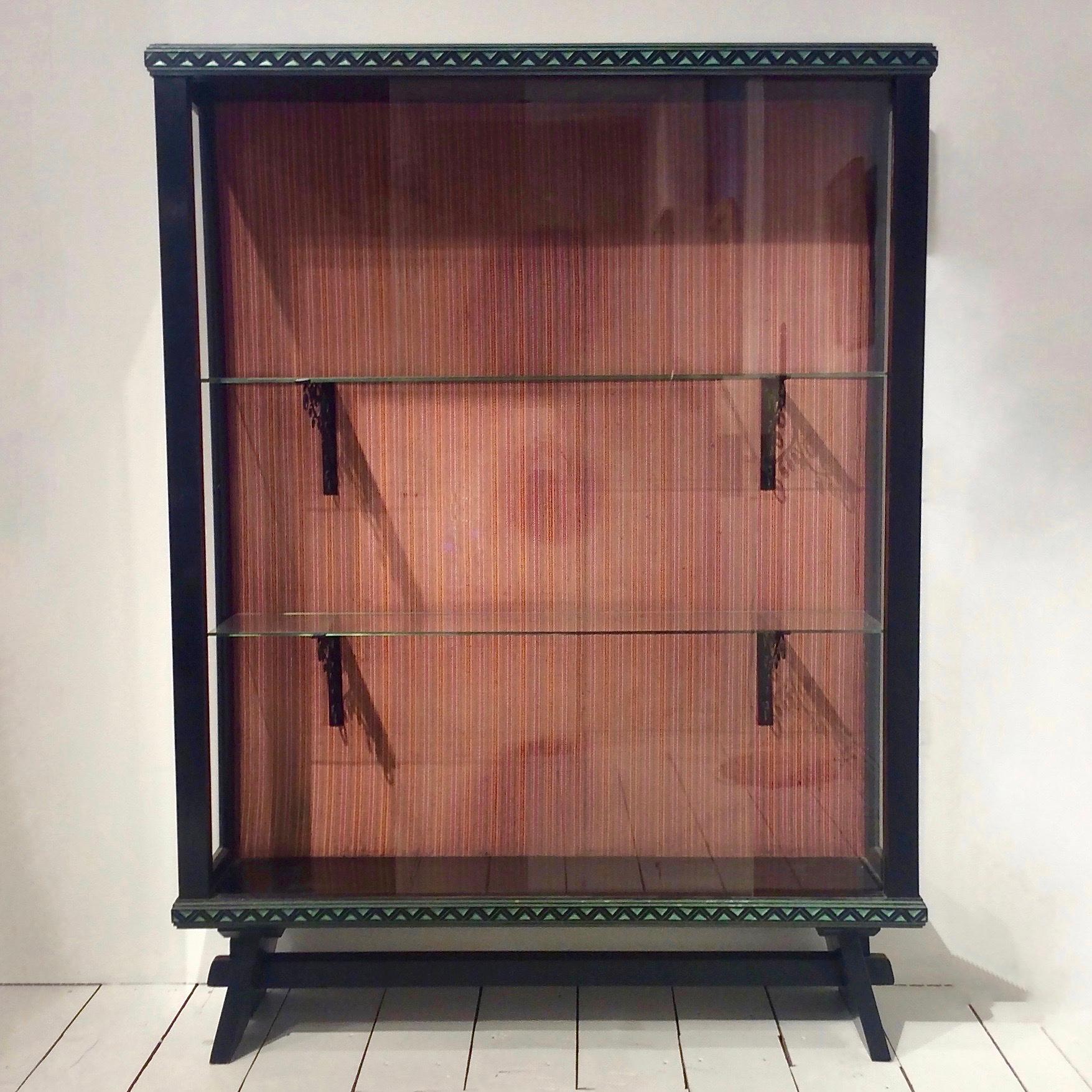 Rare Ettore Zaccari display cabinet, circa 1910, Italy.
Carved and stained oak.
Two sliding glass doors, two glass shelves inside with original stripped cotton fabric at the back.
Dimensions: 165 cm H, 123 cm W, 34 cm D.
Original condition.
All