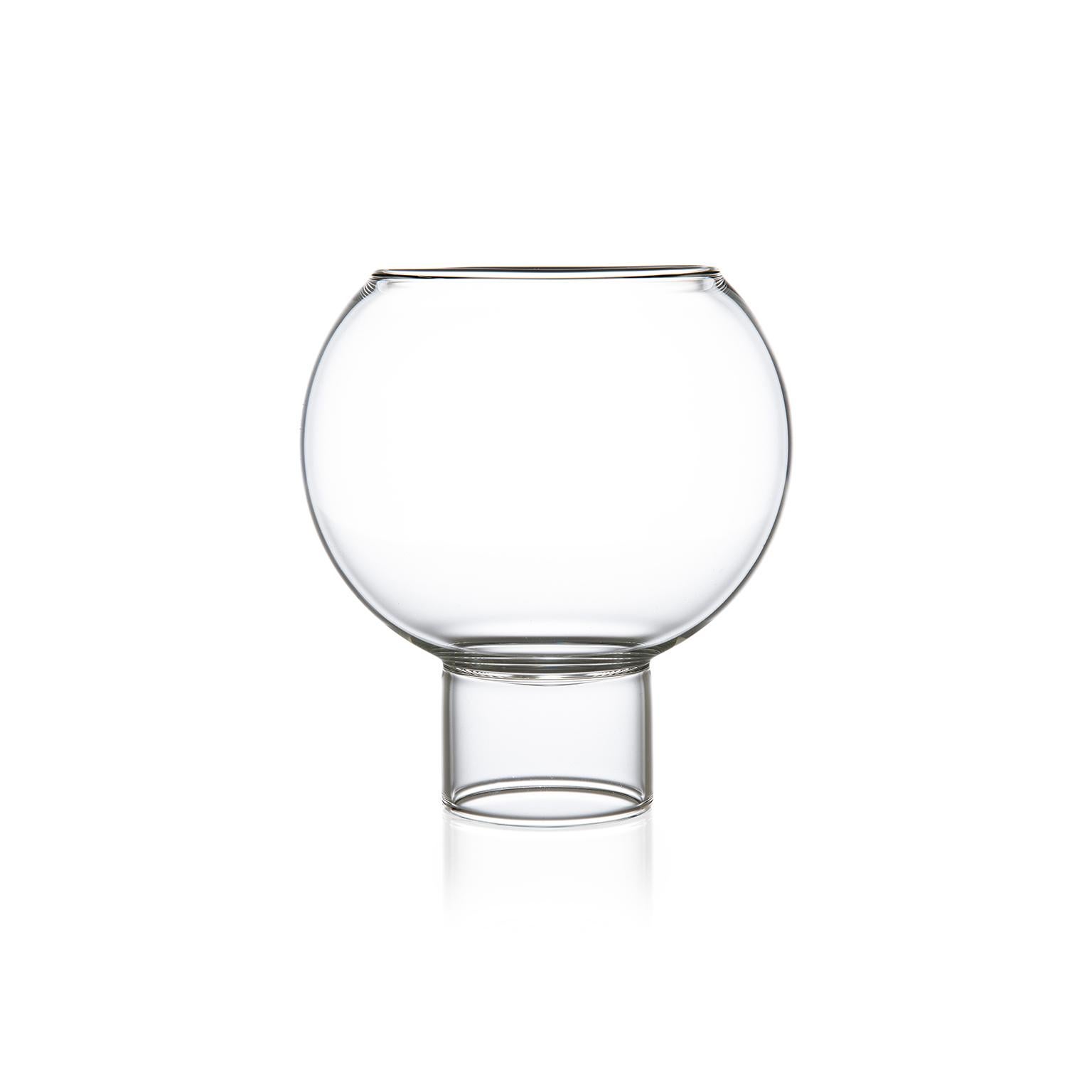 Modern EU Clients Pair of Czech Contemporary Tulip Low Medium Wine Glasses, in Stock
