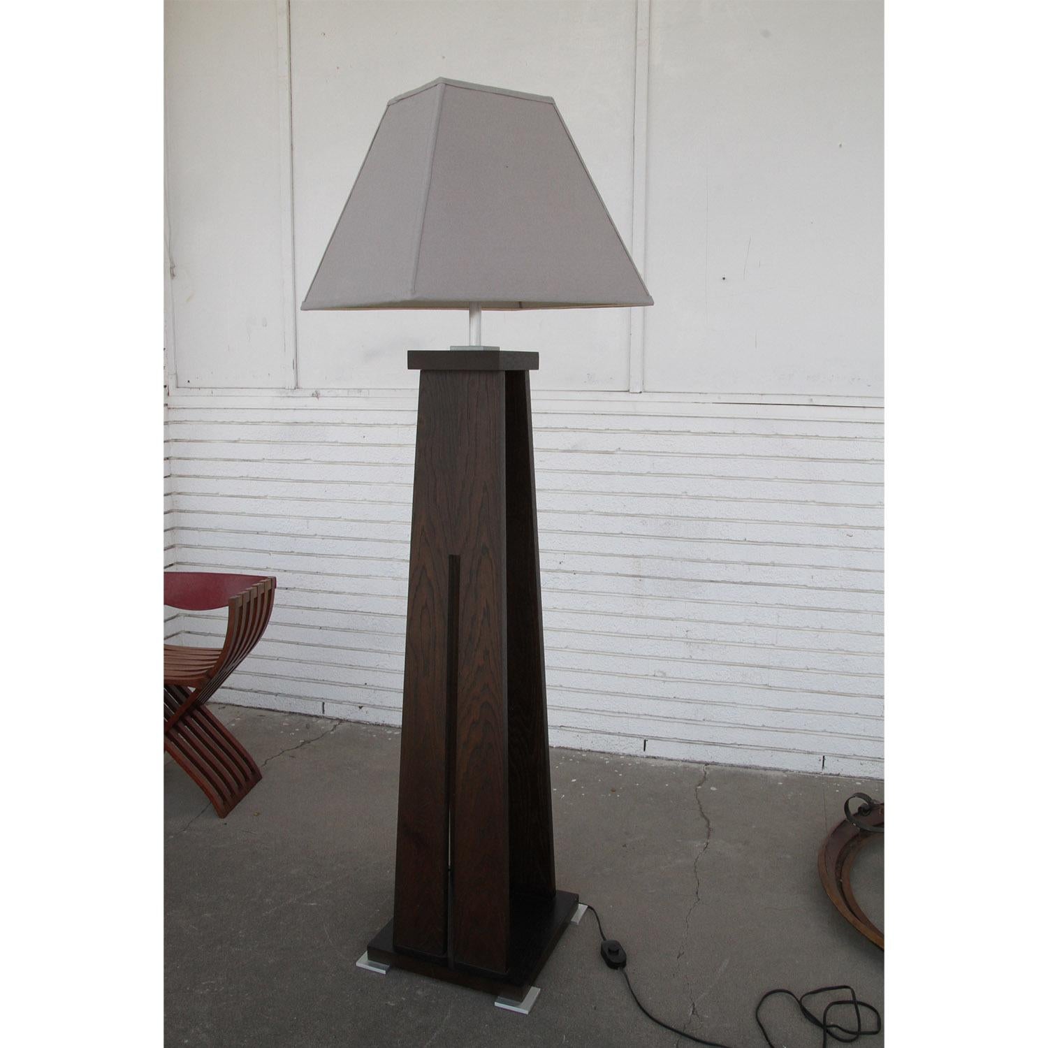 Lámpara de pie estilo Misión Euclid by Mirak Furniture en venta 1