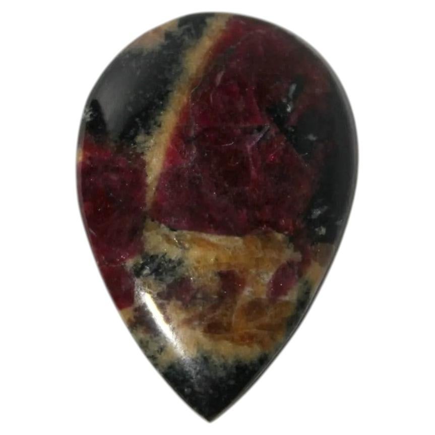 Eudialyt-Cabochon im Angebot