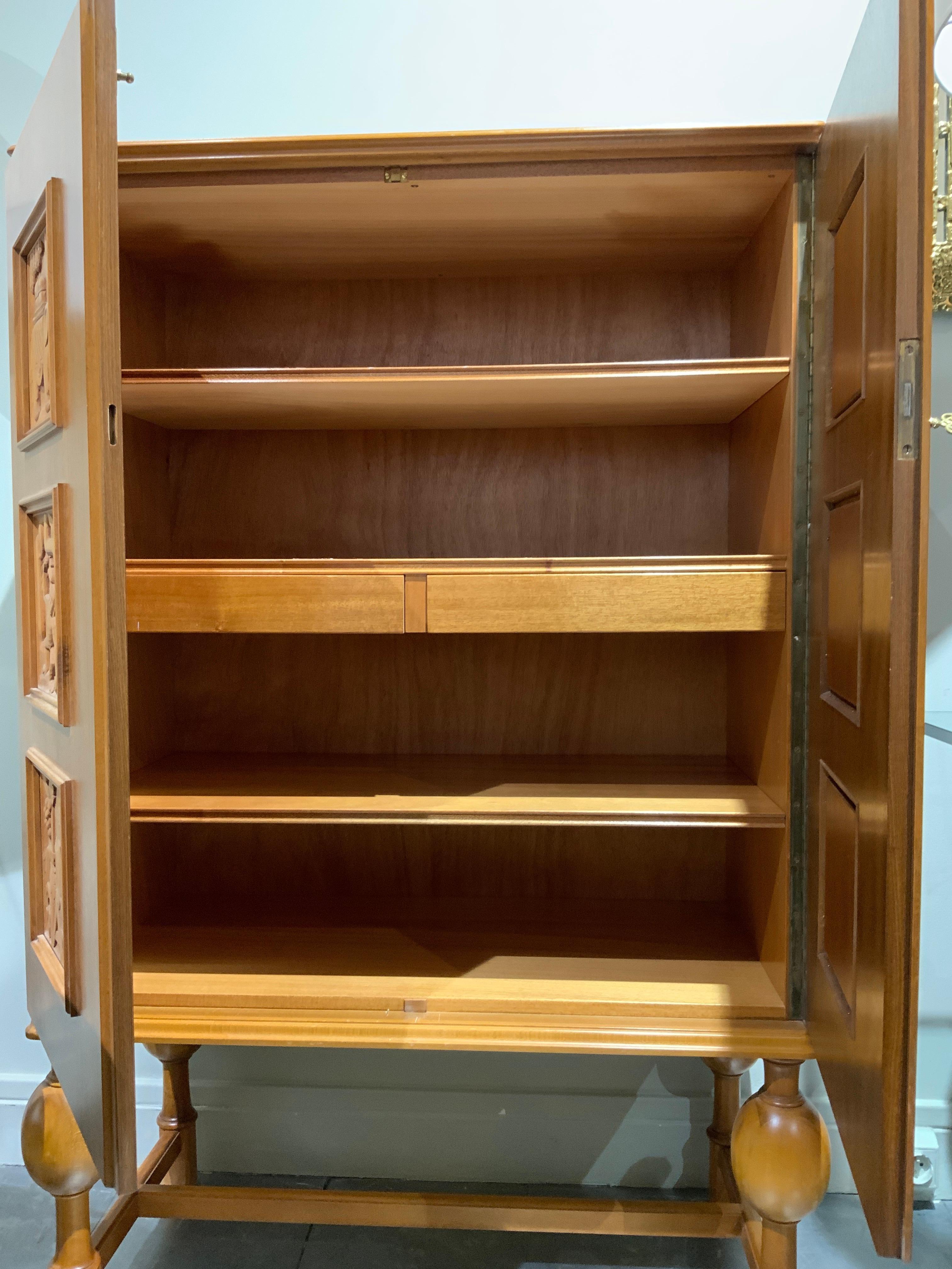Eugen Hoglund walnut cabinet Sweden 1950 In Good Condition In PARIS, FR