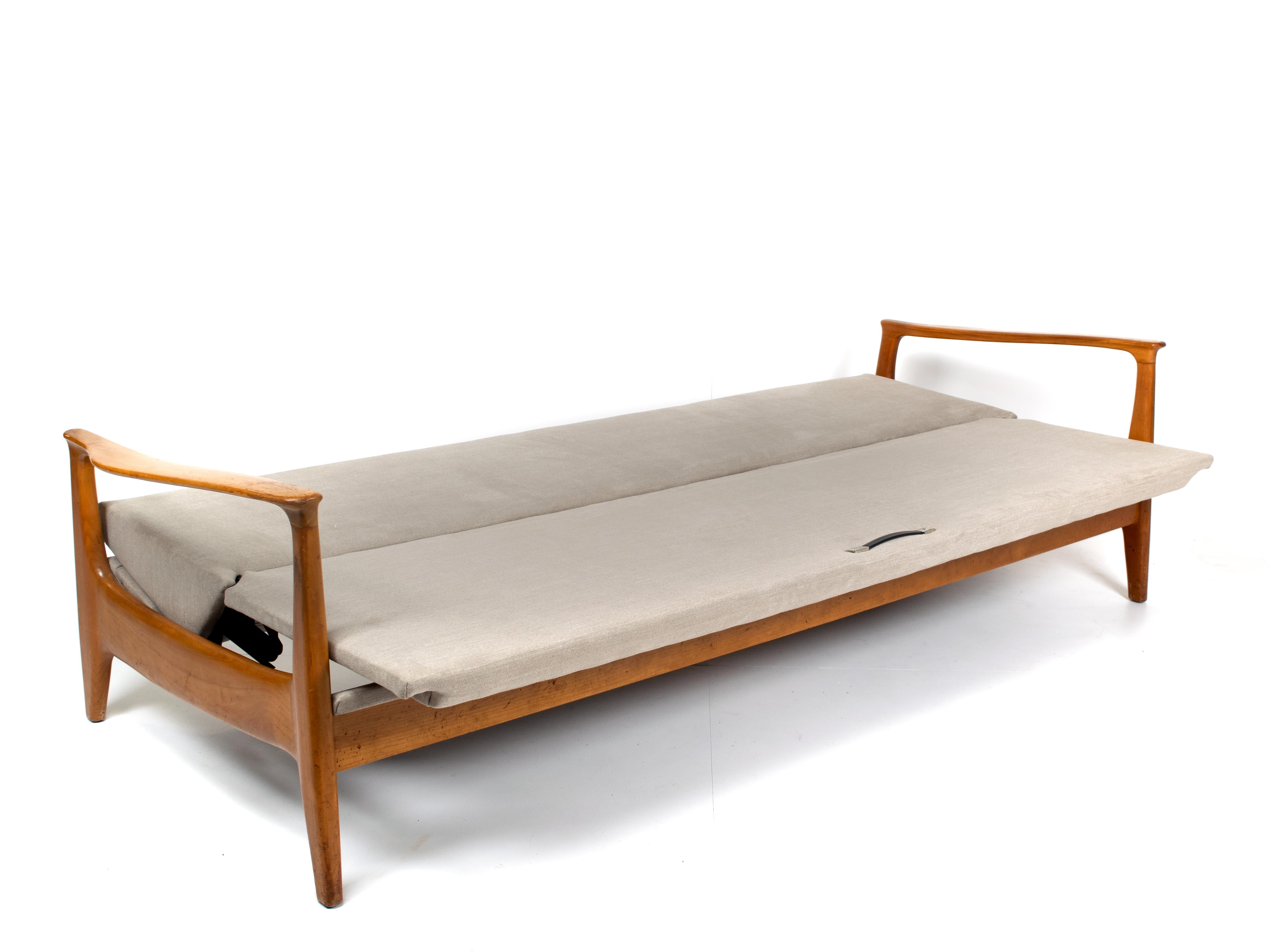 Eugen Schmidt Cherrywood Three-Seat Sofa Daybed for Soloform, 1960s In Good Condition In Hellouw, NL