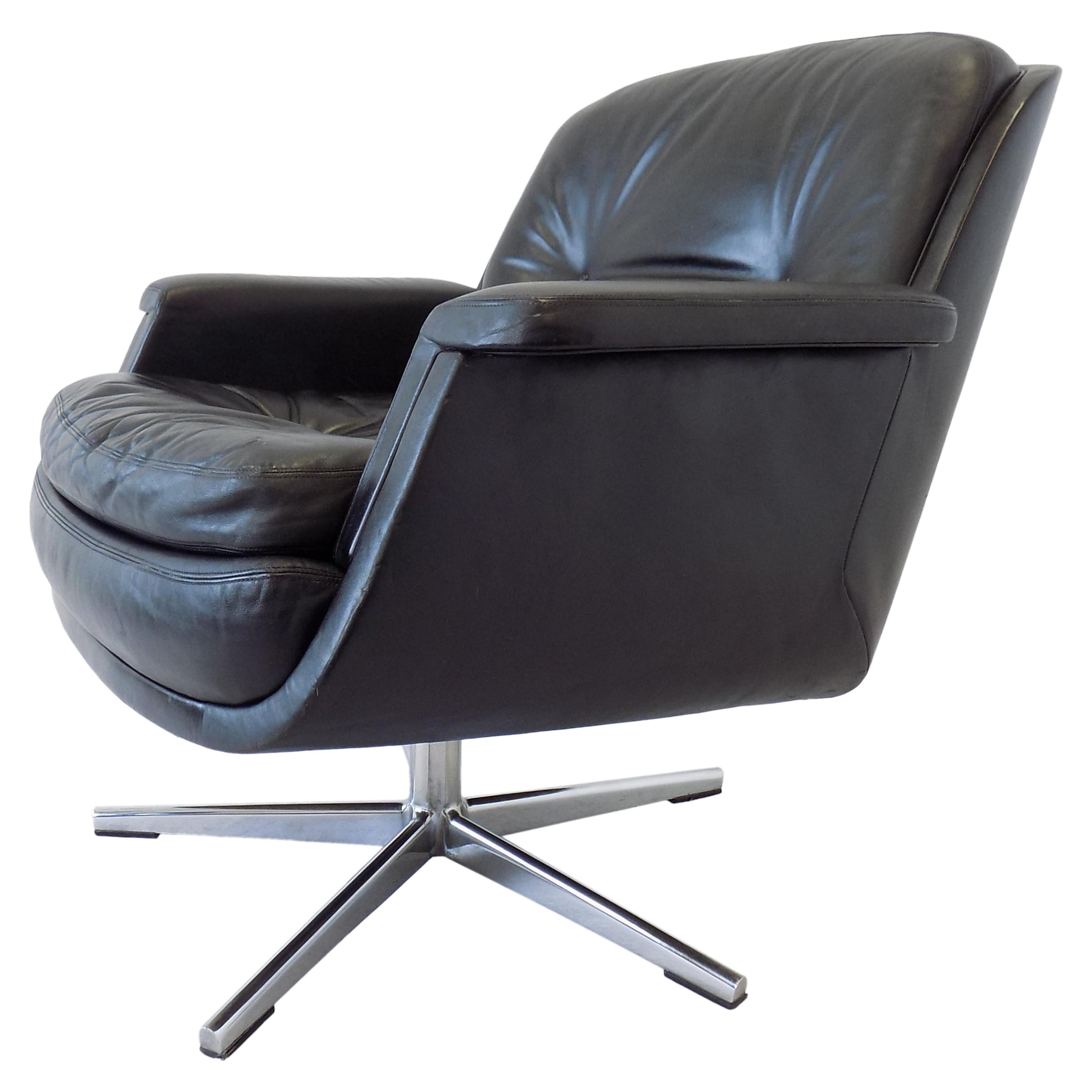 Eugen Schmidt Black Leather Lounge Chair, Boardroom of Krupp Mid-Century modern

Leather armchair of the famous German designer Eugen Schmidt who designed and manufactured the chairs for the German chancellor villa. This chair is in very good