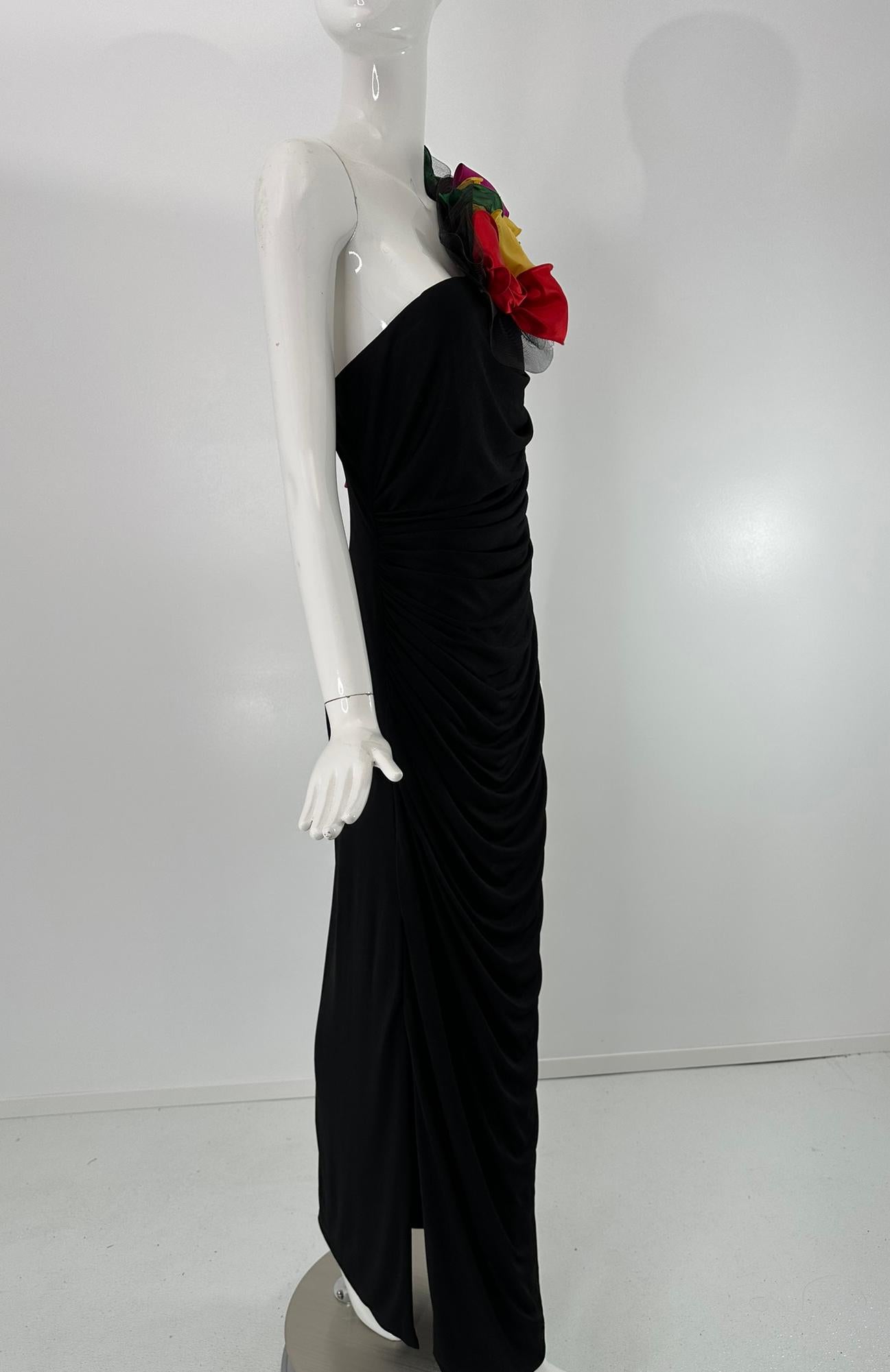 Eugene Alexander Robe asymétrique drapée en jersey noir avec épaule florale 1980 en vente 5