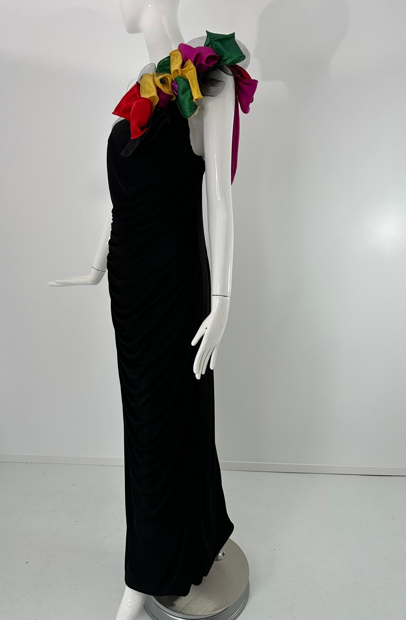 Noir Eugene Alexander Robe asymétrique drapée en jersey noir avec épaule florale 1980 en vente