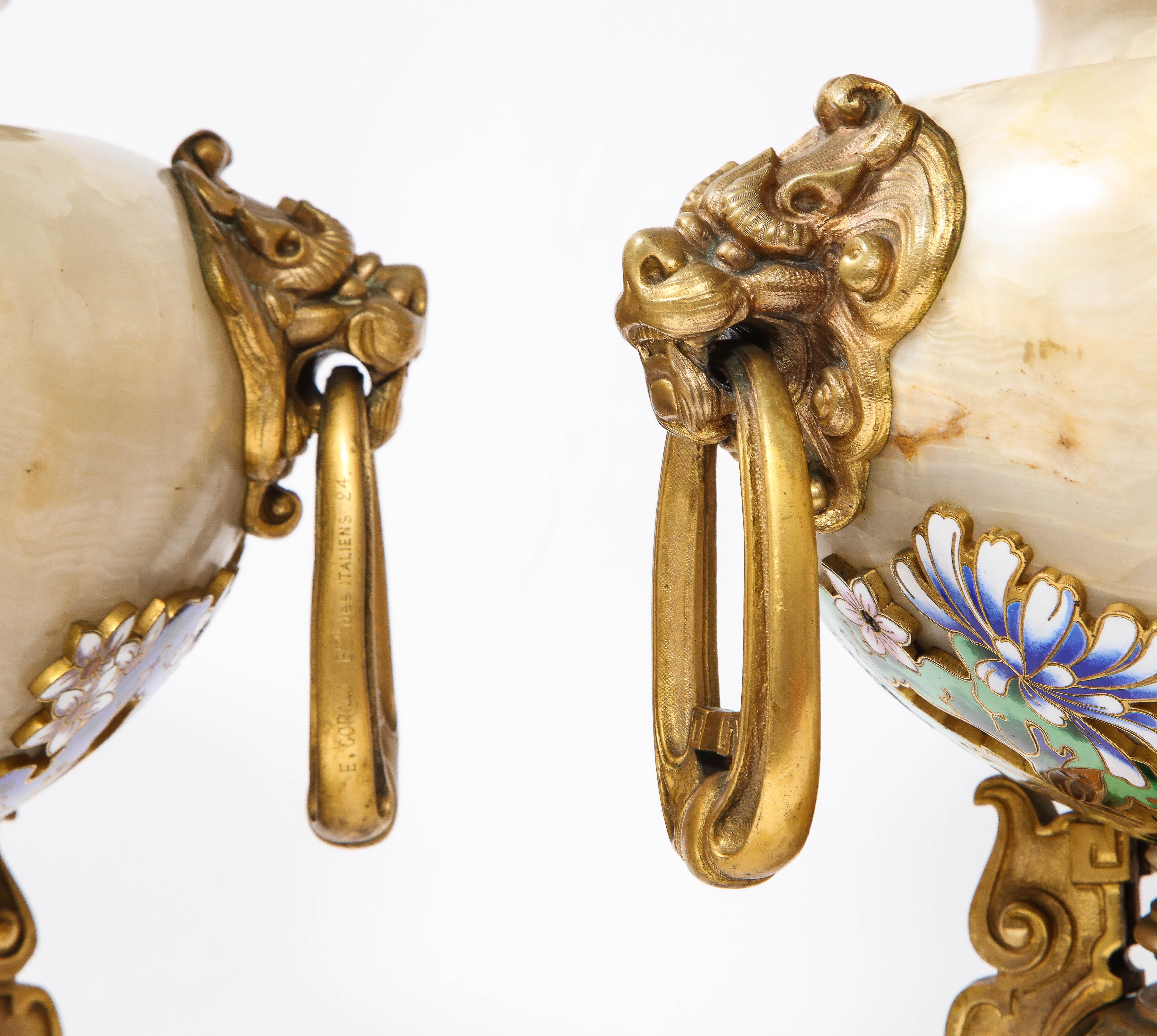 Eugène Cornu, Paar französische Japonisme/Chinoiserie Ormolu Mtd Emaillierte Onyx Urnen im Angebot 5