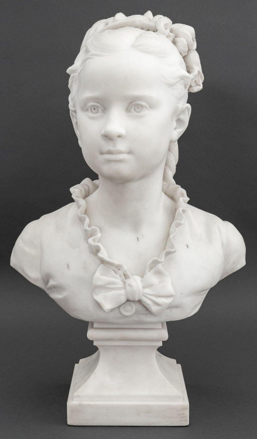 Eugène Delaplanche (Français, 1836-1891) Portrait en buste d'une jeune fille en marbre, 1878, signé et daté au verso. 20.5