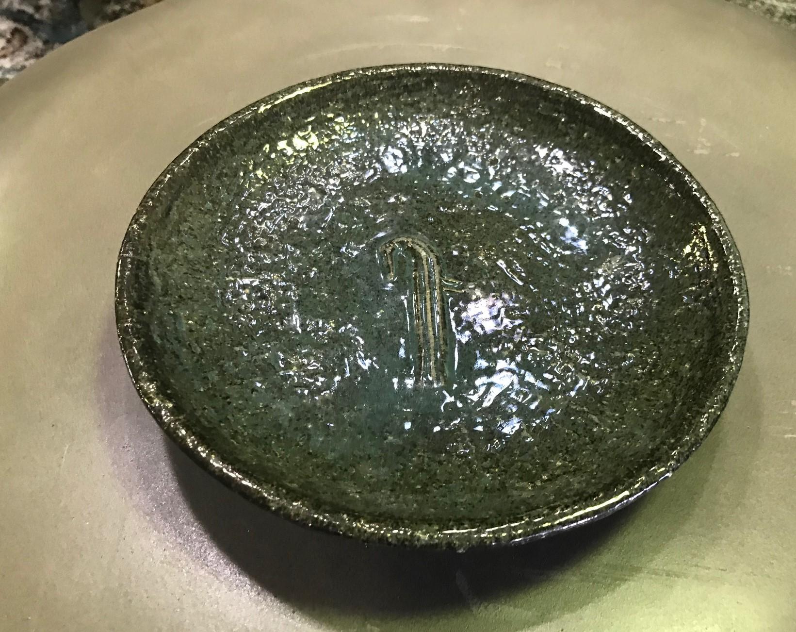 Wonderful work my well-known Hungarian born, Midwest potter Eugene Deutch. 

This magnificently glazed bowl/plate features a bird relief figure in the center bed. 

Signed and dated (1951) on the underside.

Would make for a great addition to