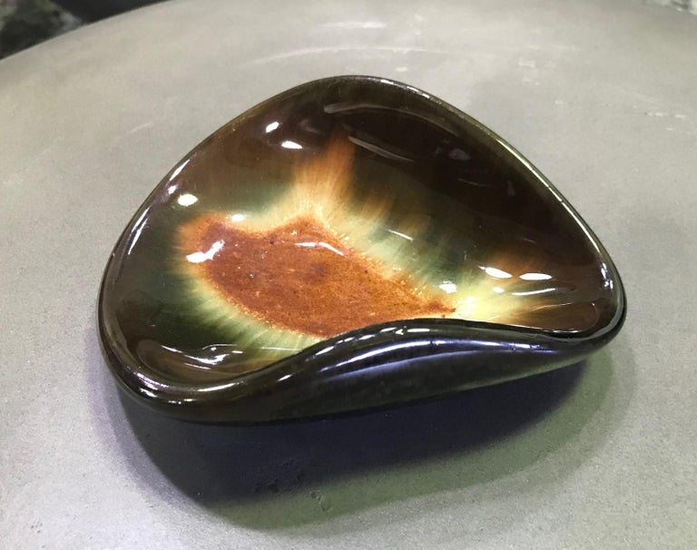 Wonderful work my well-known Hungarian born, Midwest potter Eugene Deutch.

This magnificently glazed folded bowl or dish features a colorful pattern in the piece's center. 

Signed and dated (1951) on the underside.

Would make for a great