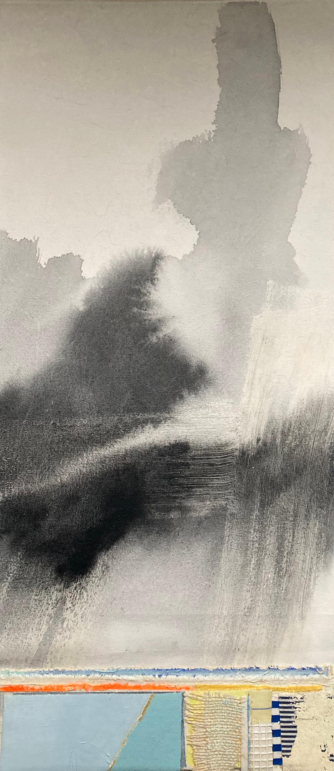 "The Front #2" von Eugene Healy, 2020. Stoffcollage und Öl auf Leinwand. 11.75 x 28,5 Rahmen: 29,5 x 13,5 Zoll. Sein abstraktes Landschaftsgemälde zeigt eine abstrahierte Meereslandschaft mit Land, Meer und Skt in einer Luftaufnahme. Beruhigende