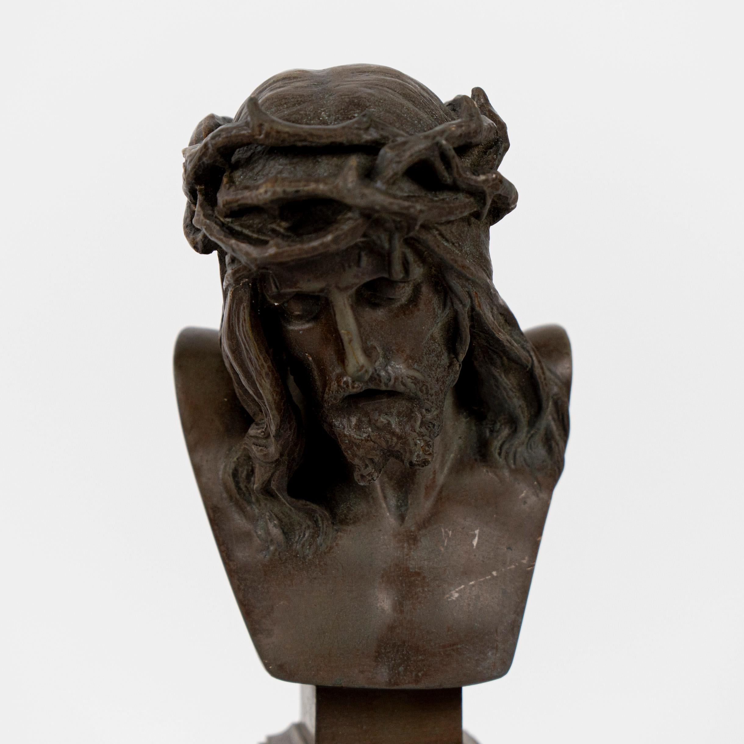 Français Eugène Marioton (1854-1933) Bustes du Christ et de Marie en vente