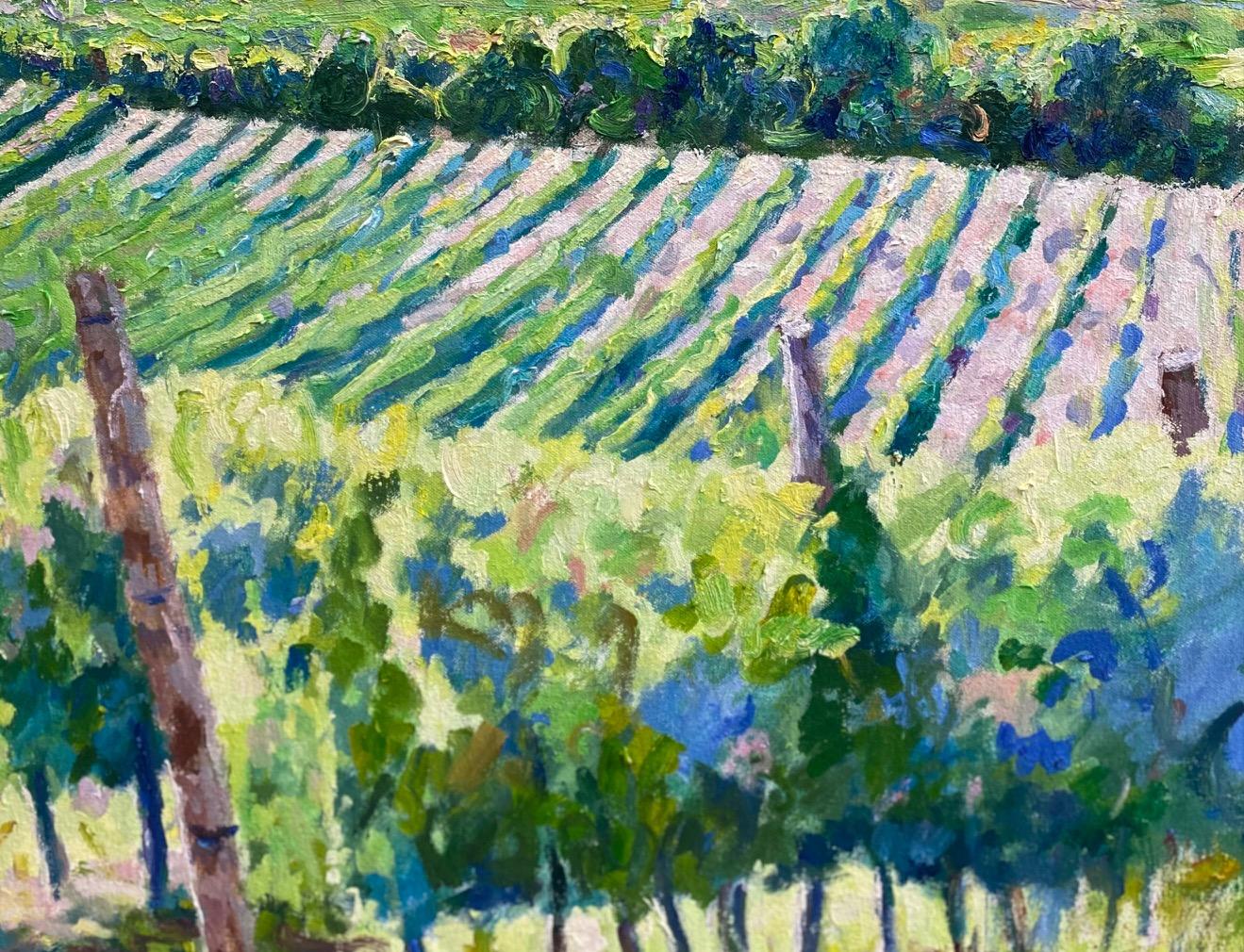 Ce paysage impressionniste original capture la beauté et le charme des vignobles de Sonoma, en Californie.  Un site  lieu de prédilection international des collectionneurs et des amateurs de vin, vous pouvez sentir les raisins sur le point d'éclater