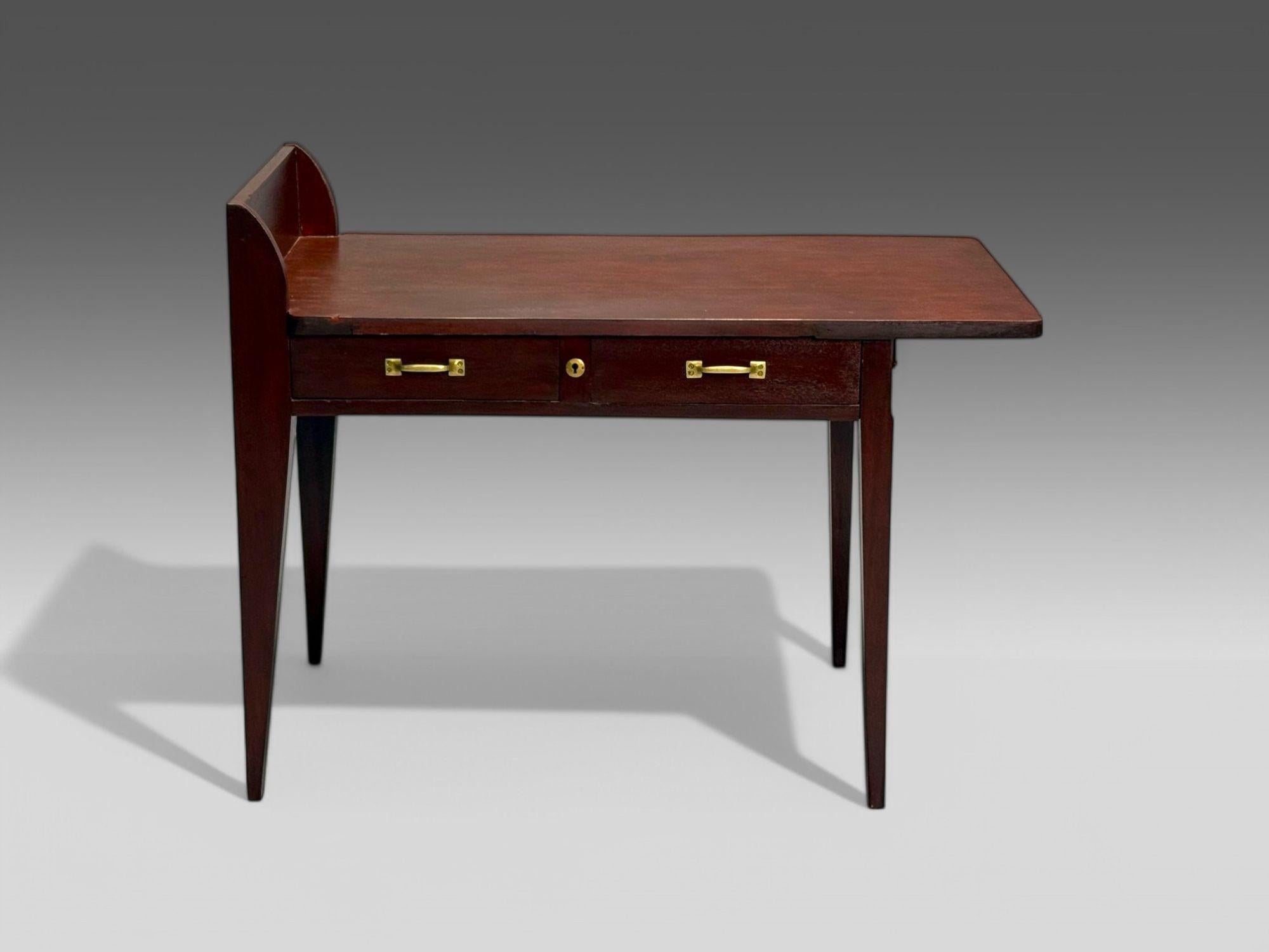 Eugene Printz, Französischer Art Deco, Mahagoni, seltener asymmetrischer Schreibtisch, Frankreich, um 1925 (Moderne der Mitte des Jahrhunderts) im Angebot