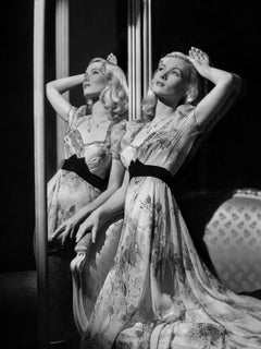 Vintage Veronica Lake: Glamour in Mirror