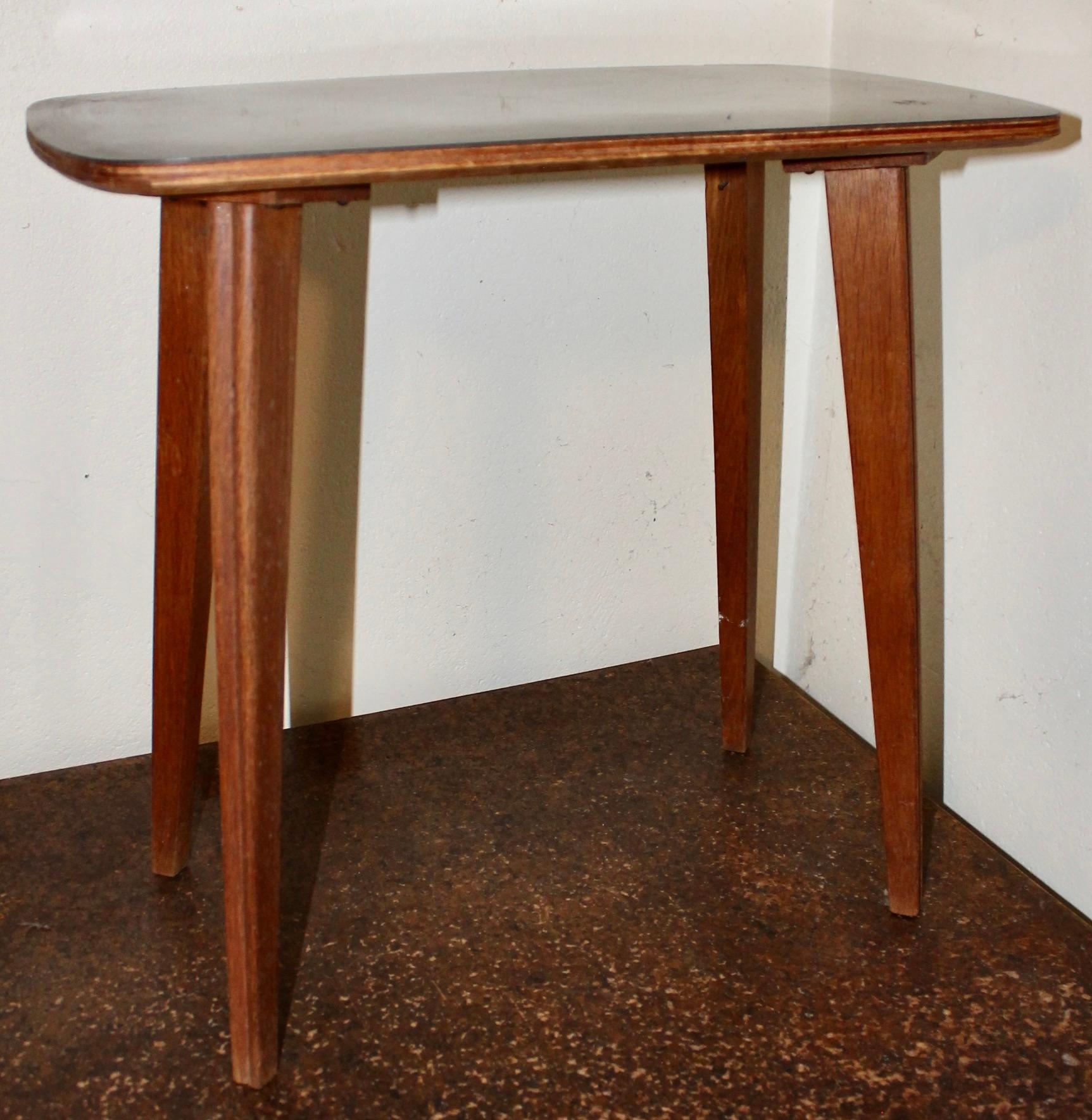 Rare small side table by Eugene Schoen. Black laminate top, canted and
fluted legs.