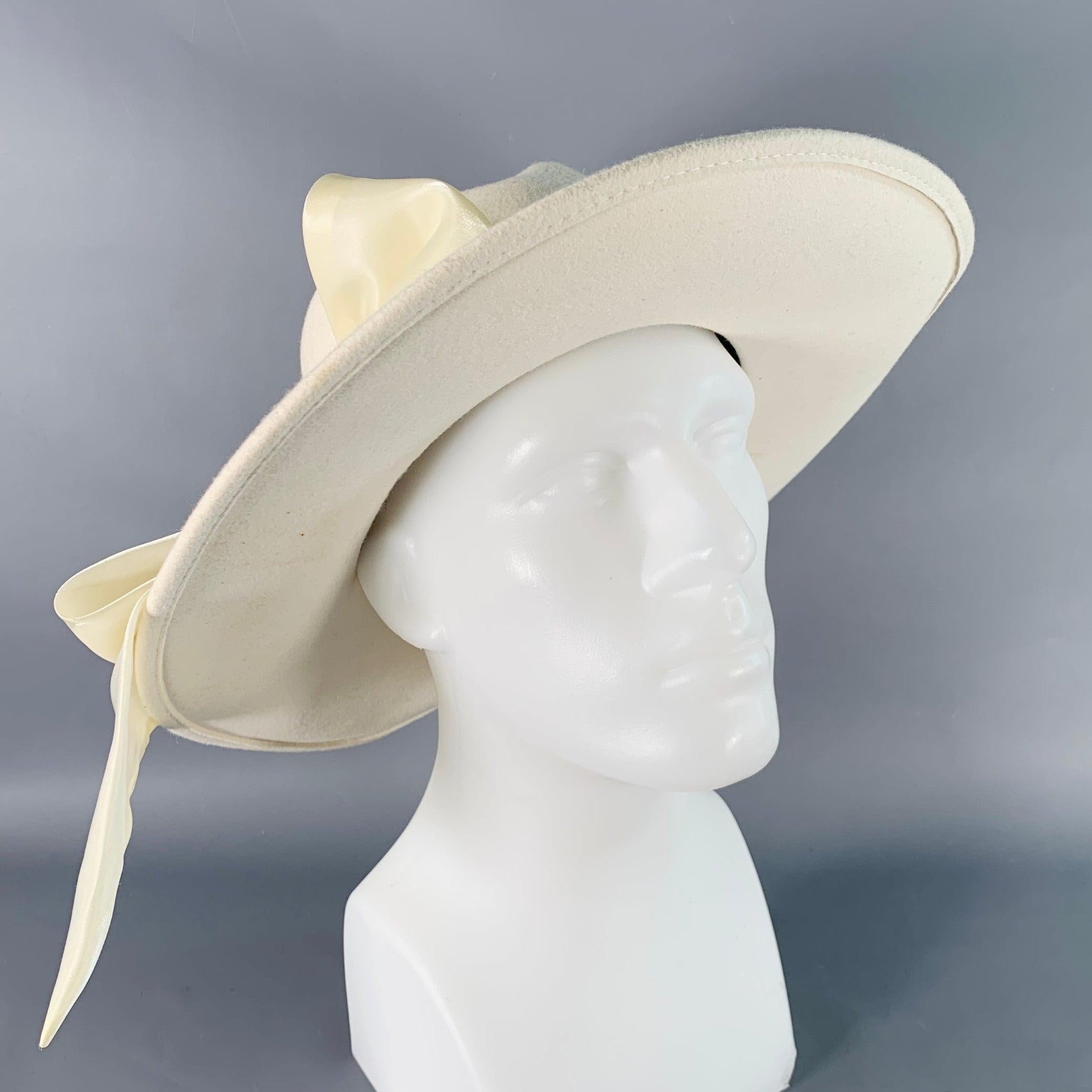 EUGENIA KIM One Size White Wool Felt Bow Trim Fedora Hat In Good Condition For Sale In San Francisco, CA