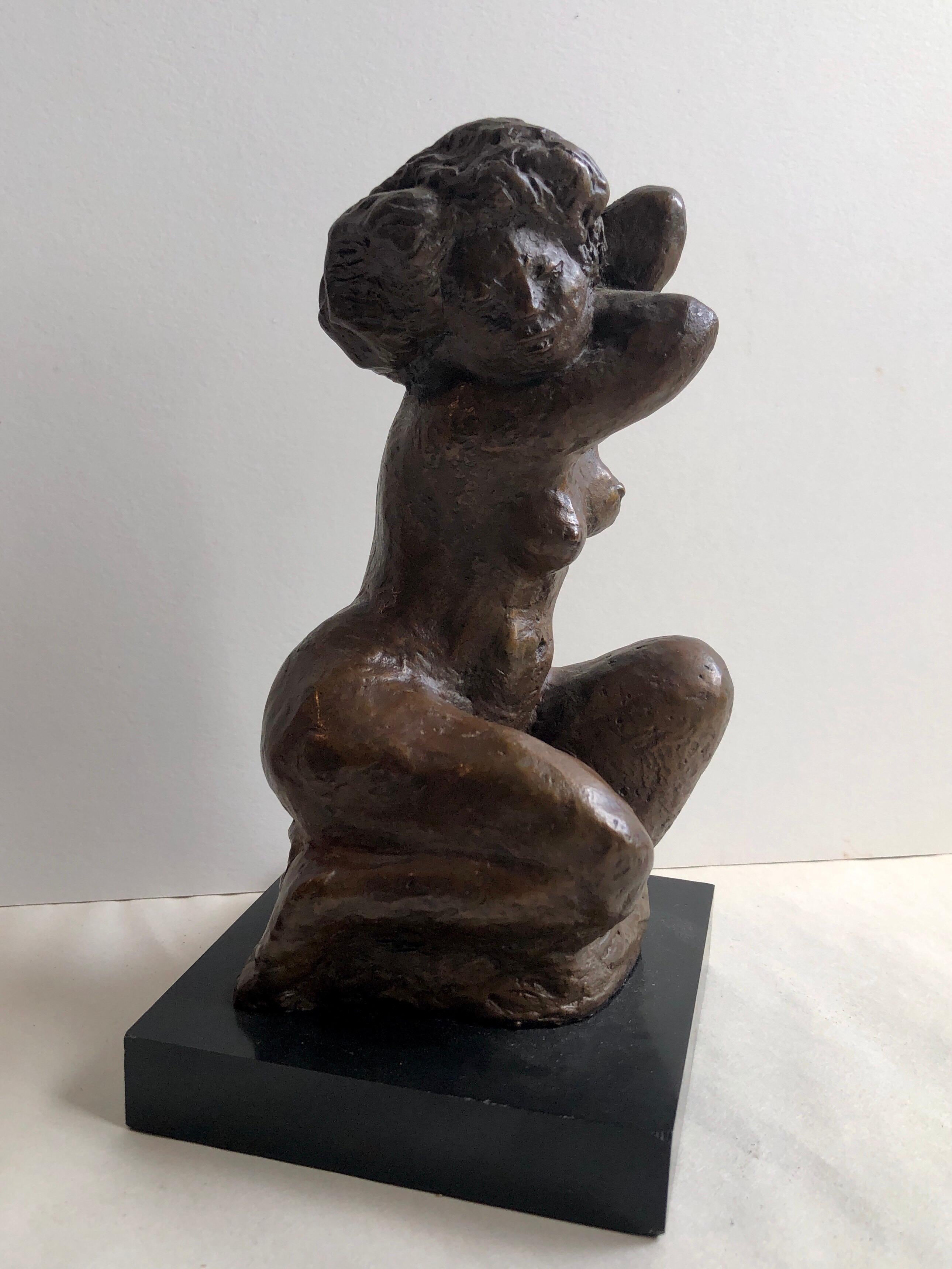 Scultura di bronzo di nudo femminile Modernista, WPA, New York Chelsea Hotel Artista - Figurative Sculpture Oro di Eugenie Gershoy