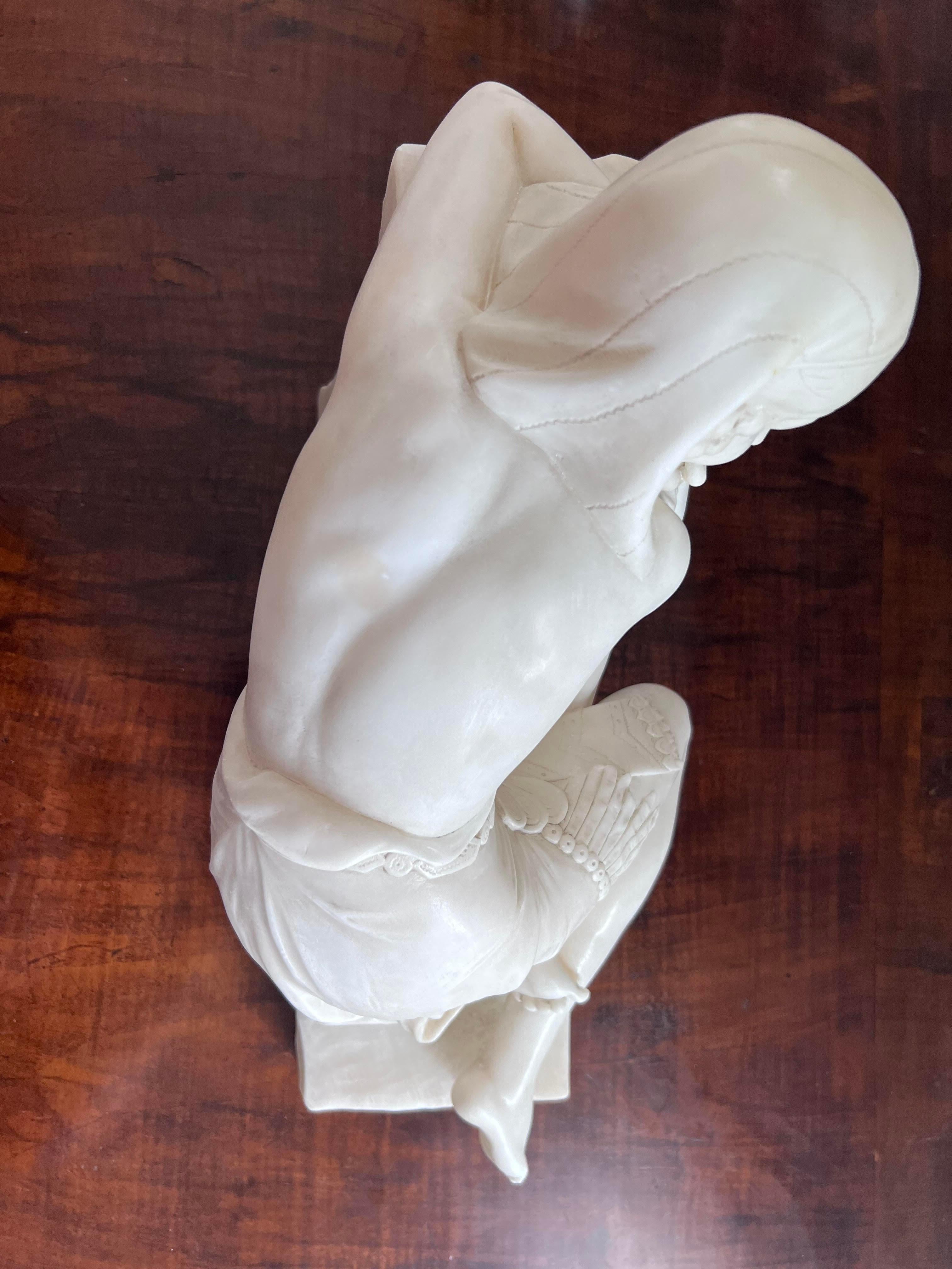 Alabaster-Kleopatra-Skulptur, unsigniert, Battiglia zugeschrieben, um 1900 im Angebot 4