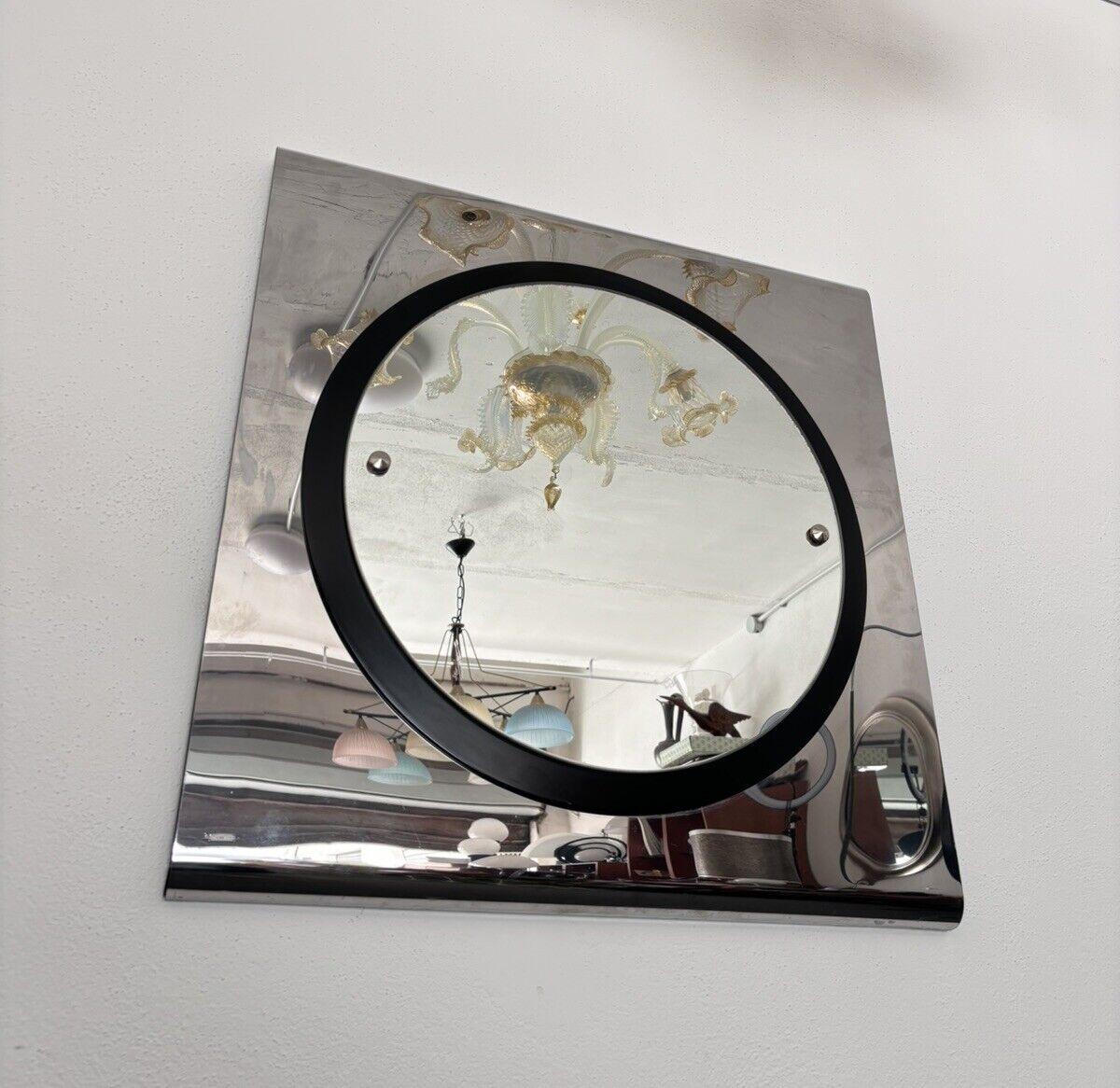 Espejo de Pared Estilo Eugenio Carmi Diseño Moderno Años 70.

Marco de madera curvada, recubierto de una placa de acero cromado con acabado de espejo.

El artículo se encuentra en buen estado de conservación, no hay grandes defectos estéticos ni