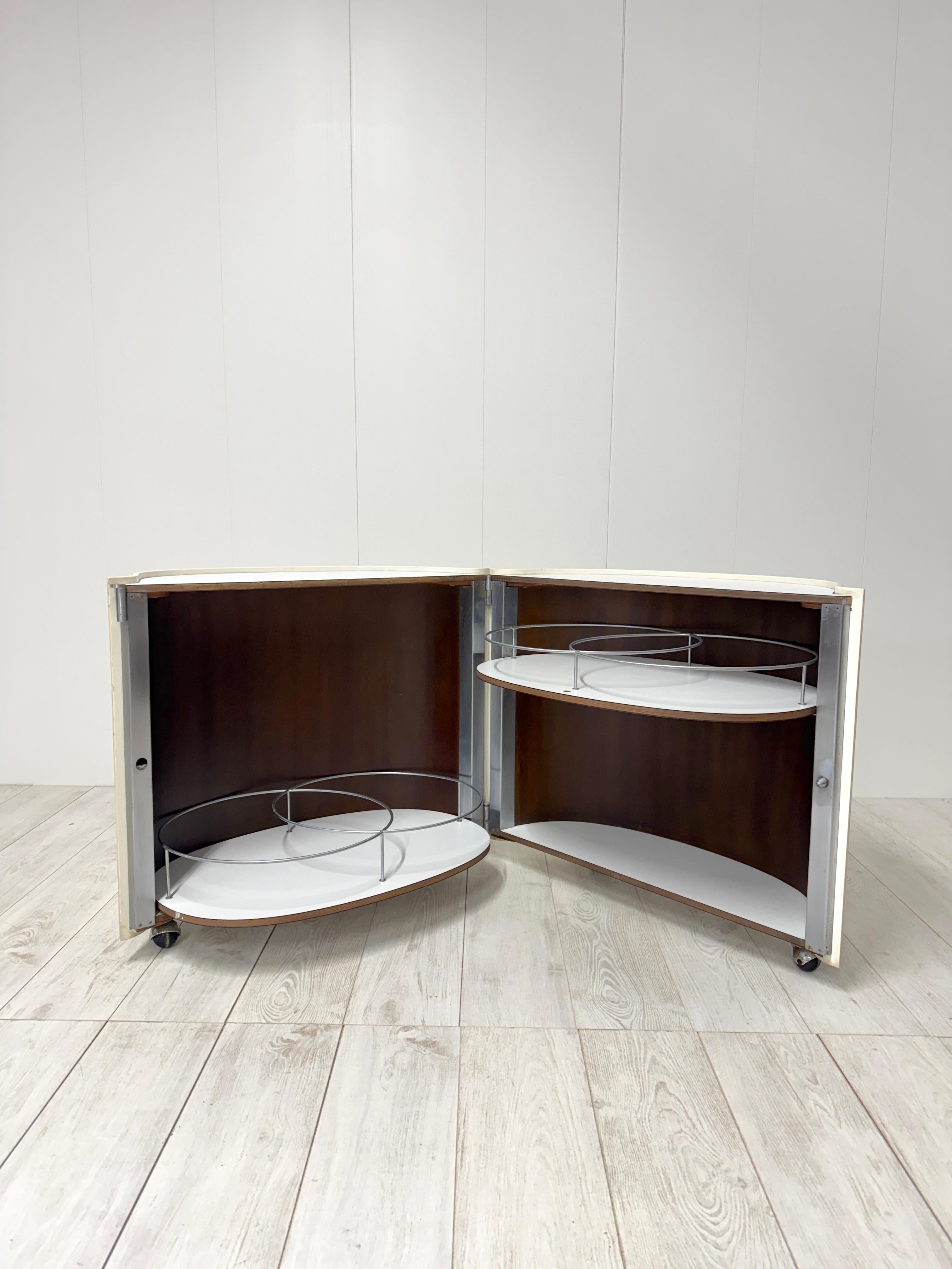 Eugenio Gerli, Carrello bar mod. B106, prod. Tecno, 1966 For Sale 2